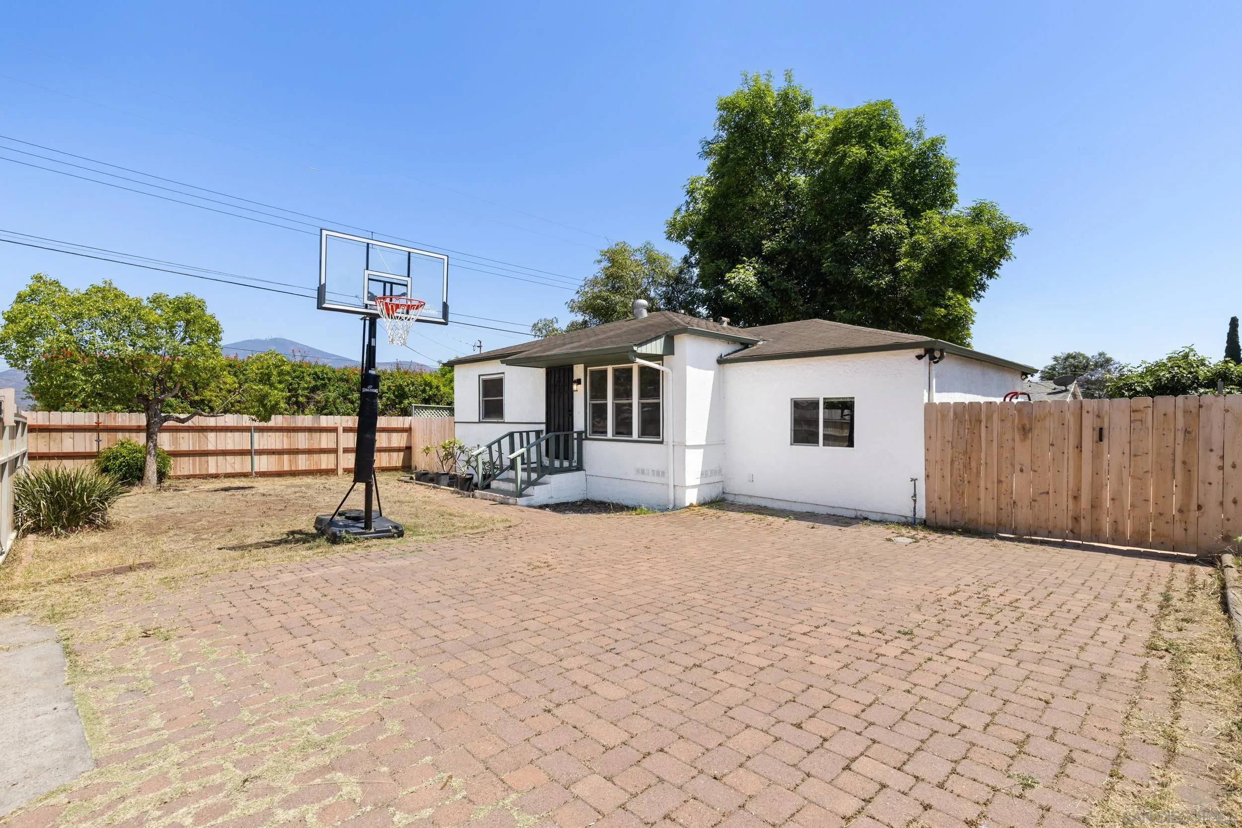 https://cdn.realtyfeed.com/cdn/127/260012427/79ad37d848d5d4a2a1371efb932a1668.webp