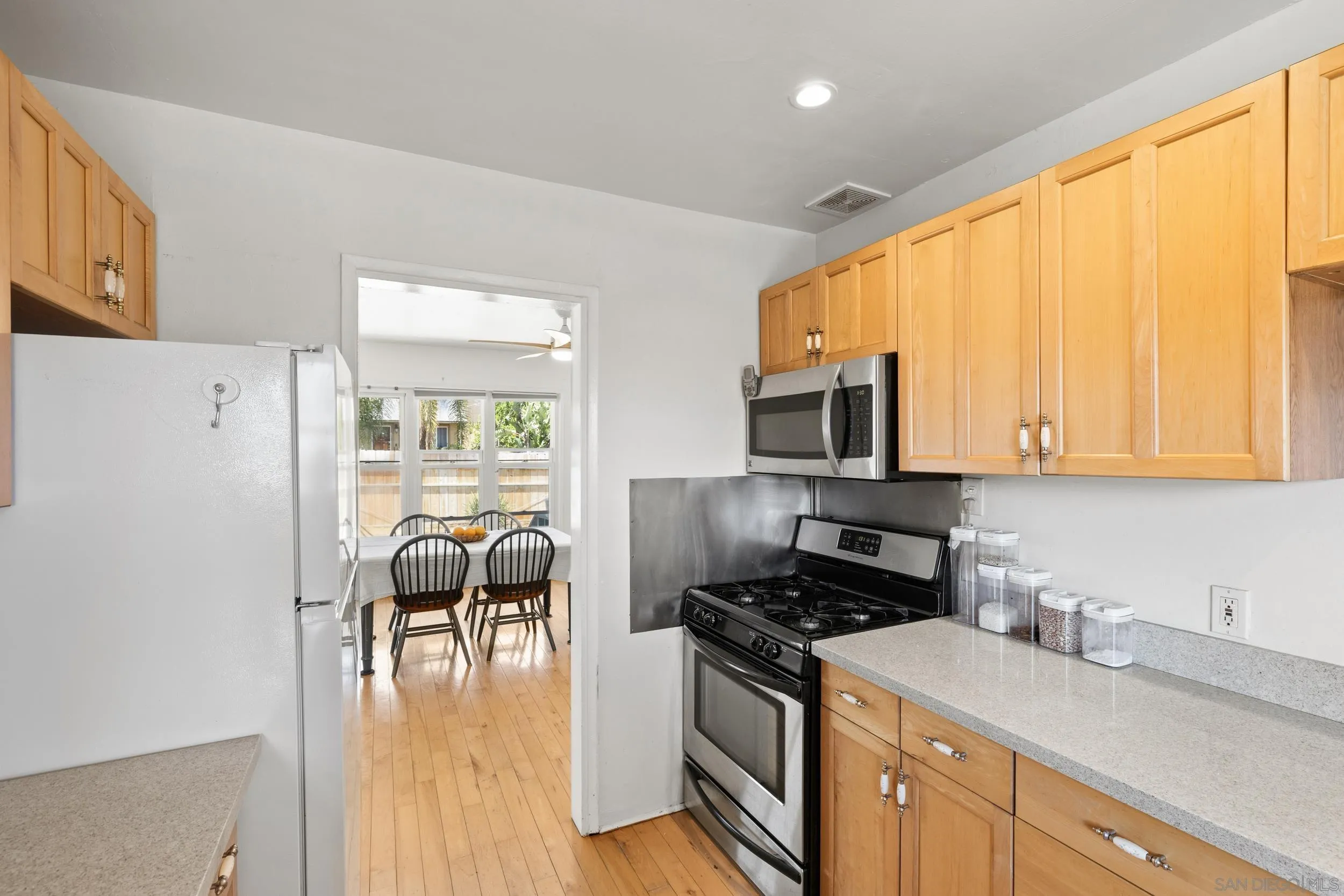 https://cdn.realtyfeed.com/cdn/127/260012427/804ed15a699305c7f8cbb329e9eb0938.webp