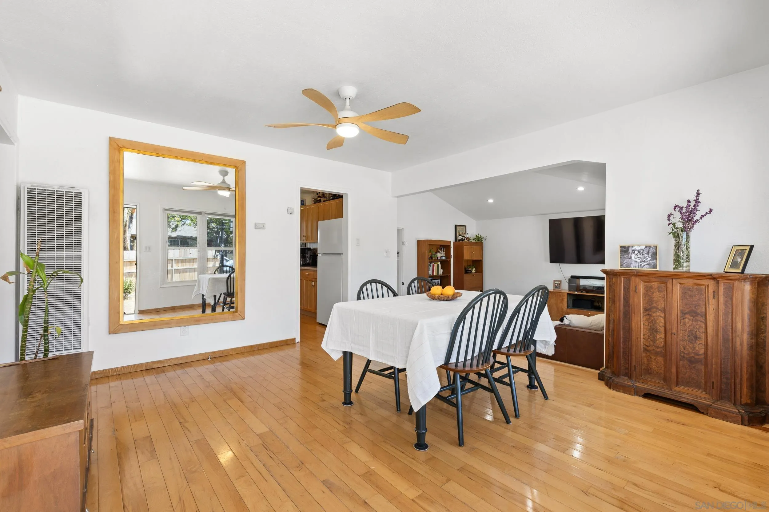 https://cdn.realtyfeed.com/cdn/127/260012427/f4a9b3094bb73c87d9a6c4422a139f13.webp