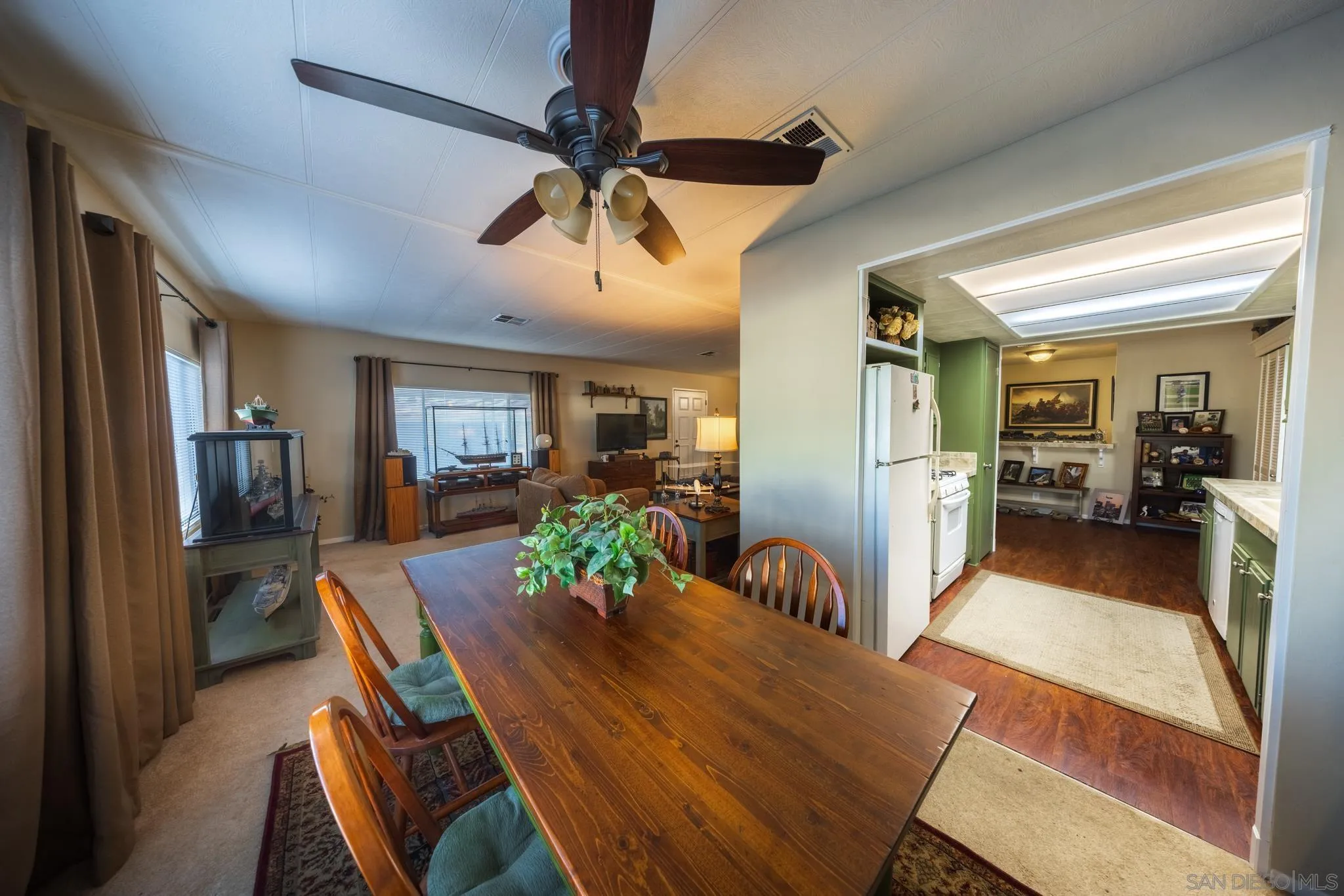 https://cdn.realtyfeed.com/cdn/127/260012430/2341b9828cd91b971f6ecc82a4226273.webp