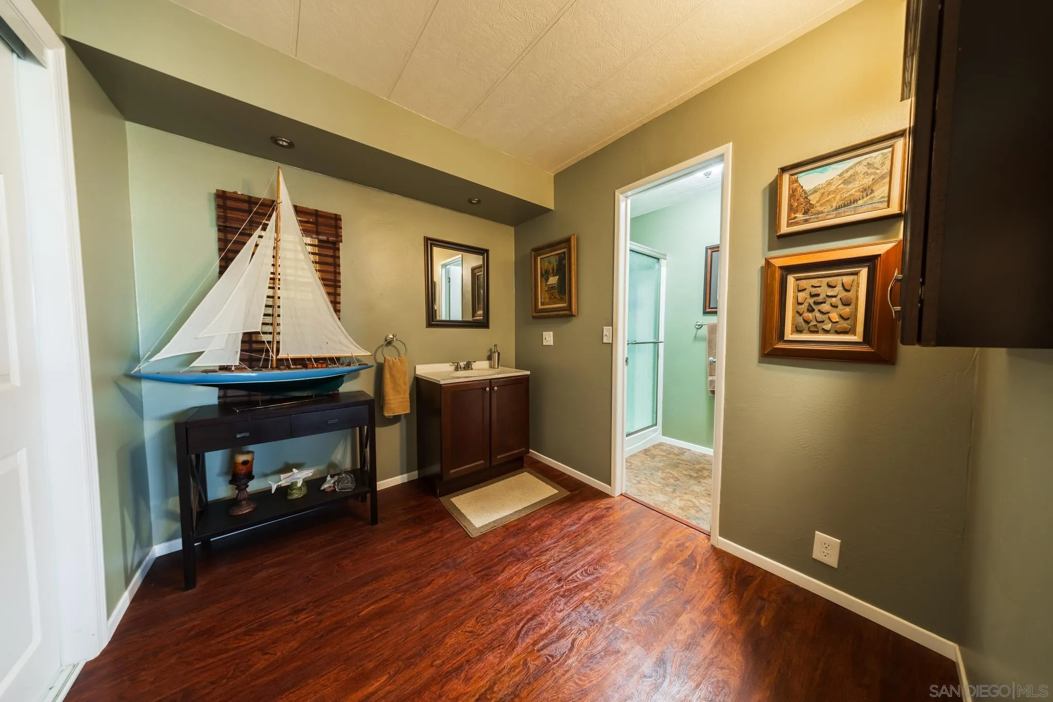 https://cdn.realtyfeed.com/cdn/127/260012430/bbc9056bf0794a5e54782f3bd2f5c56b.webp