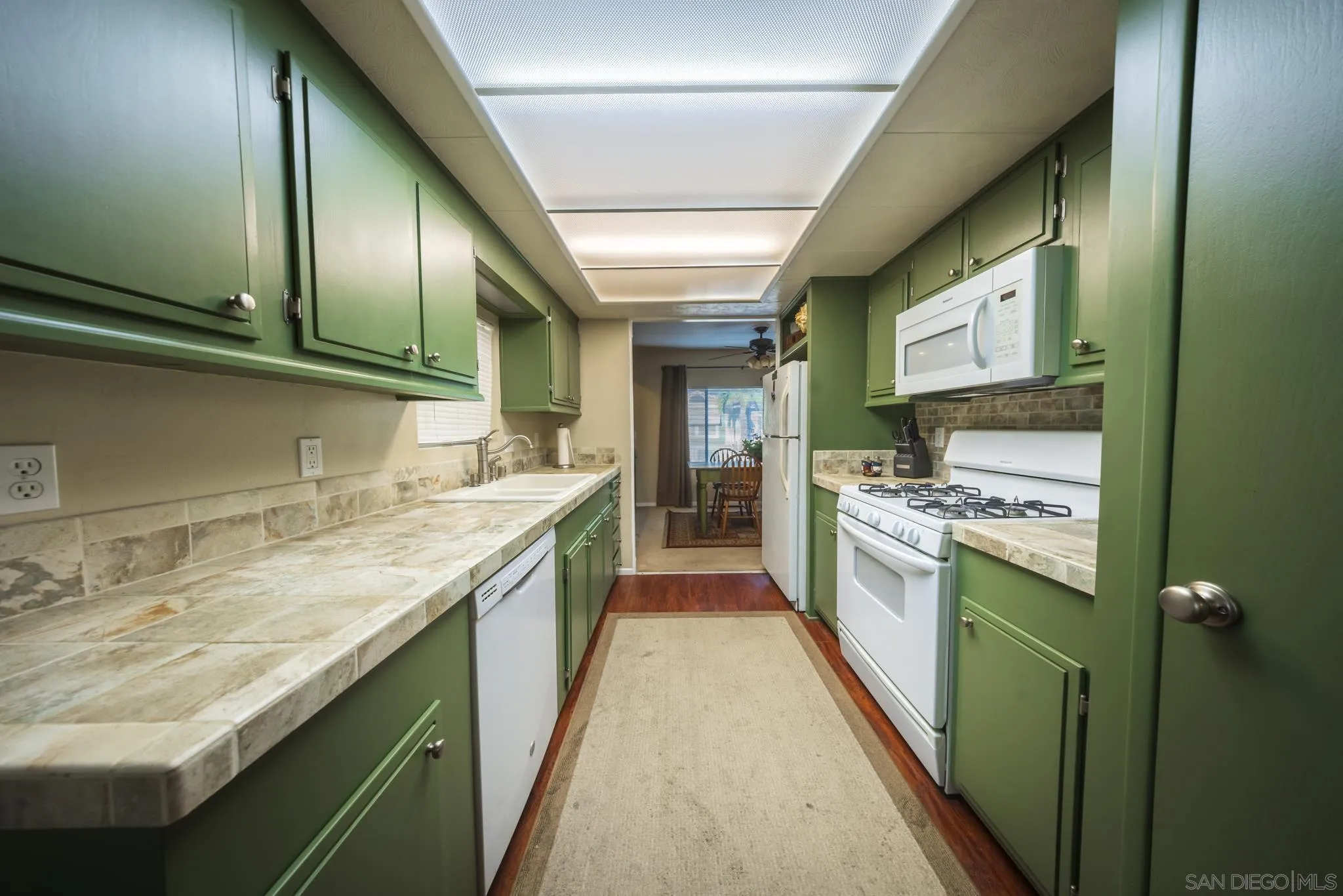 https://cdn.realtyfeed.com/cdn/127/260012430/d102bfb19c1155105014b369e07a65bb.webp