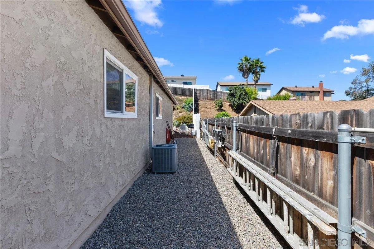 https://cdn.realtyfeed.com/cdn/127/260012431/1917baa17b32e34b1279d91ed36ddf8d.webp