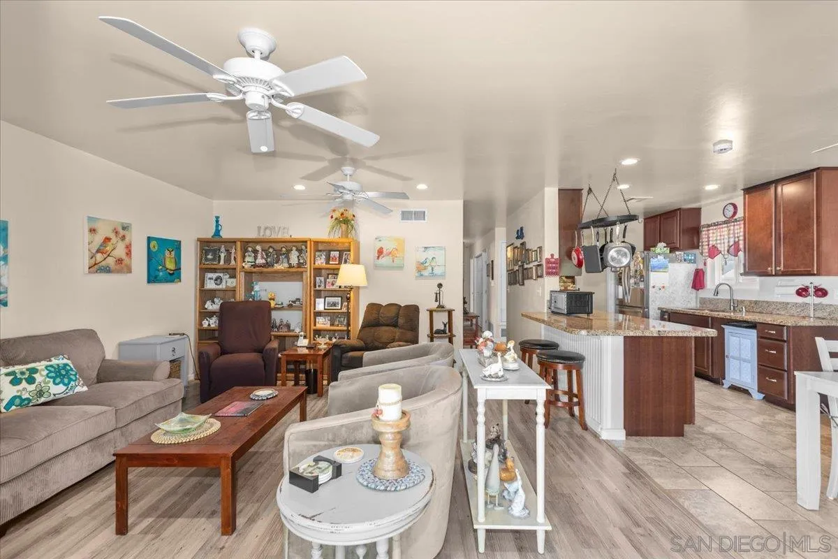 https://cdn.realtyfeed.com/cdn/127/260012431/4c569745bfb3f91fa92ce51baa89a112.webp