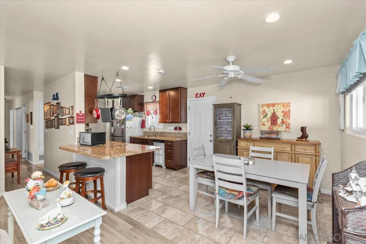 https://cdn.realtyfeed.com/cdn/127/260012431/8687fad2c89a0c7c2a6b947d683de7e5.webp