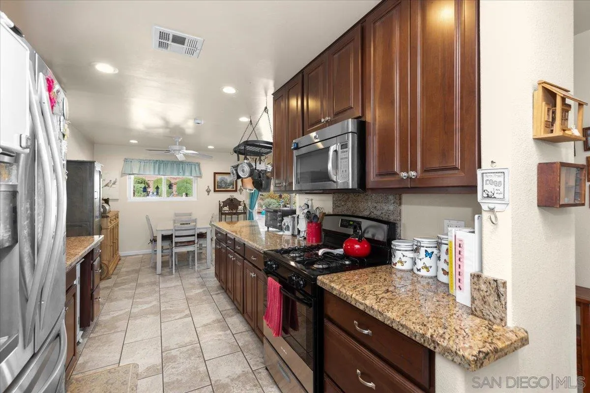 https://cdn.realtyfeed.com/cdn/127/260012431/9c37dc210580caf2df4b4679d1d1574c.webp