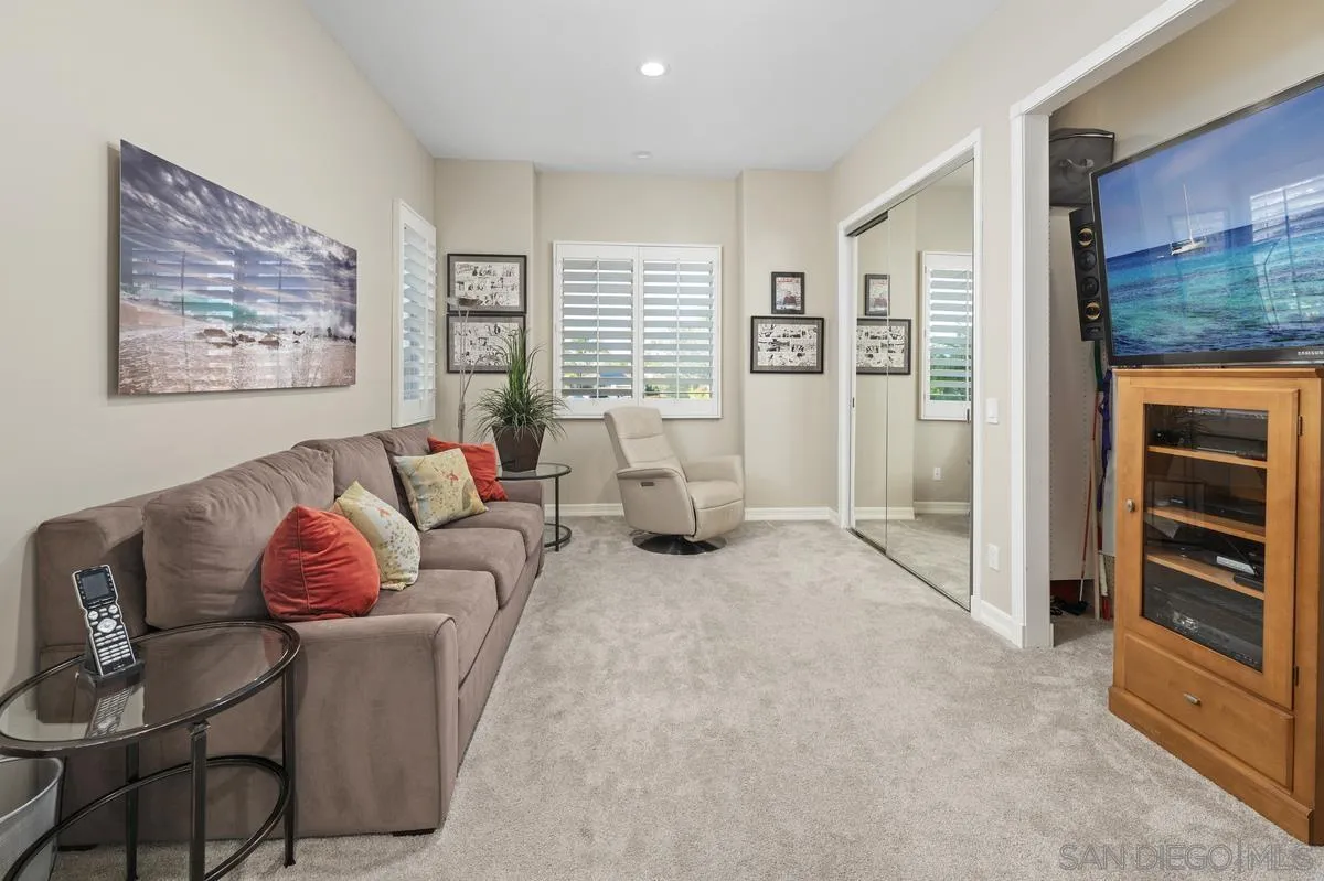 https://cdn.realtyfeed.com/cdn/127/260012438/04ed64a56c68719037ab054919b64448.webp