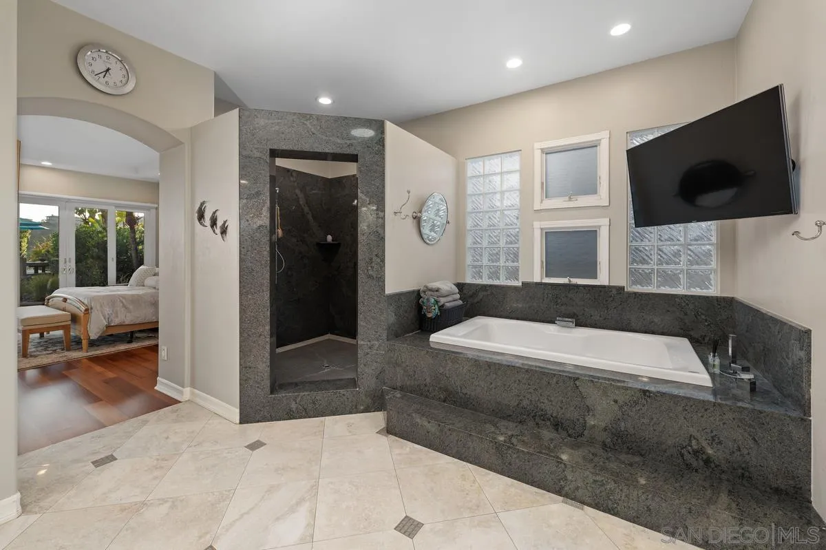 https://cdn.realtyfeed.com/cdn/127/260012438/2d11927b06cb381870863f3a2f15db7a.webp