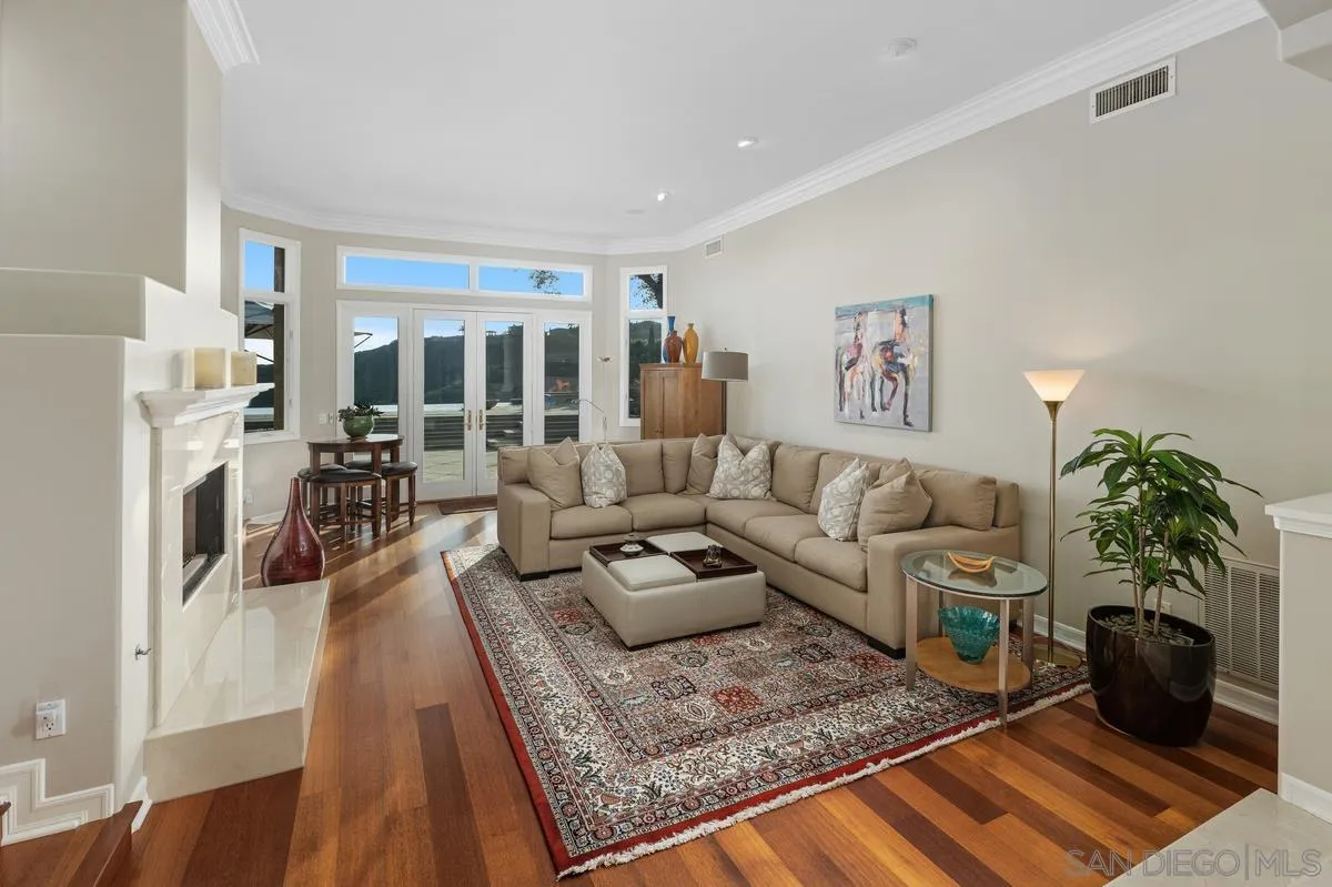 https://cdn.realtyfeed.com/cdn/127/260012438/796ebd2446915aa757b592c39f776443.webp
