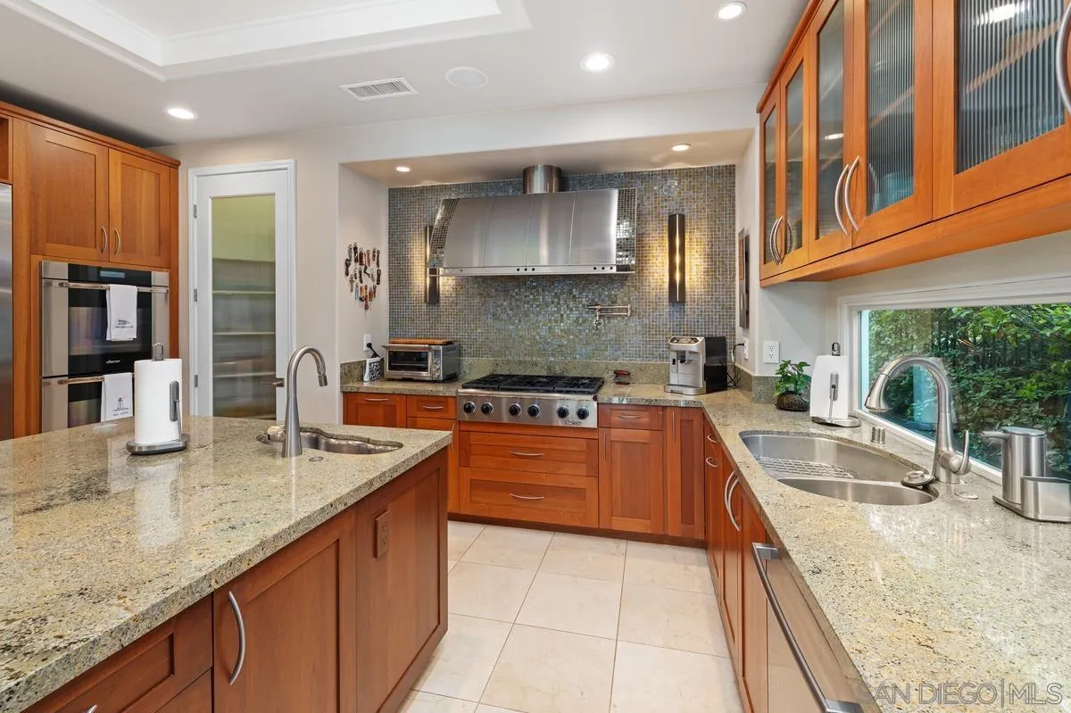 https://cdn.realtyfeed.com/cdn/127/260012438/8939a8f6c63642190ab0a06cb5d44c85.webp