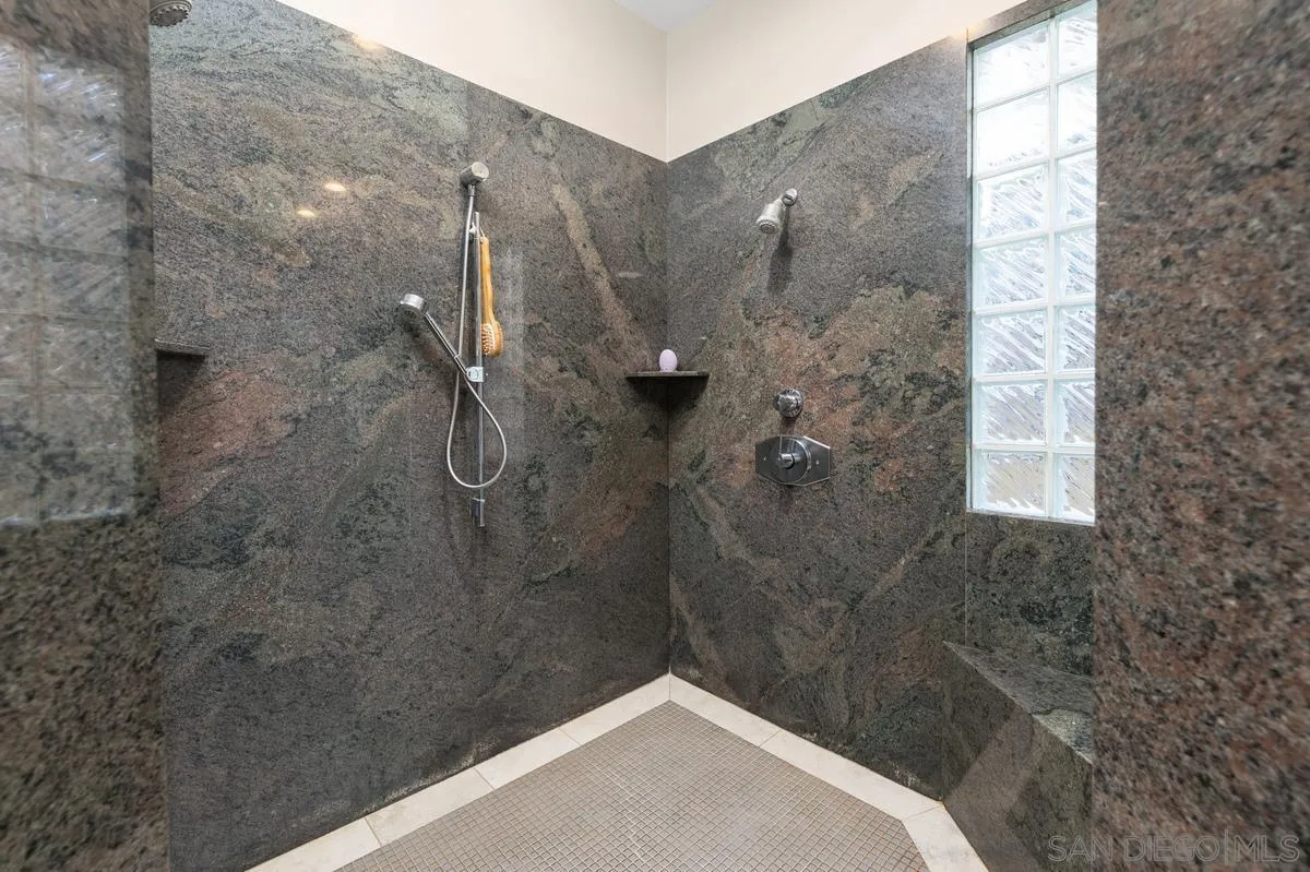 https://cdn.realtyfeed.com/cdn/127/260012438/92810433b953ec2f8614107797782858.webp