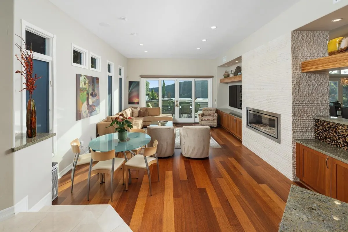 https://cdn.realtyfeed.com/cdn/127/260012438/a308e2997071f85a5f9c994fa8bfa40f.webp