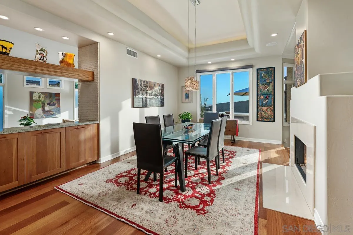 https://cdn.realtyfeed.com/cdn/127/260012438/c4a9b50bae82479e856f5625f63cf1dd.webp