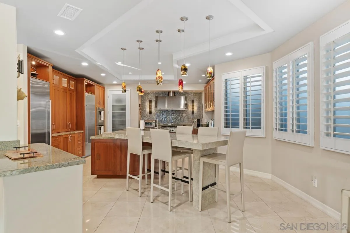 https://cdn.realtyfeed.com/cdn/127/260012438/cf2757636b7efbd1a0e18131772b3e67.webp