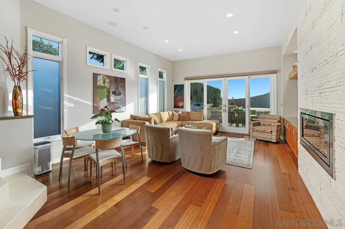 https://cdn.realtyfeed.com/cdn/127/260012438/e8be149c7e1a6217c0d1158788112f44.webp