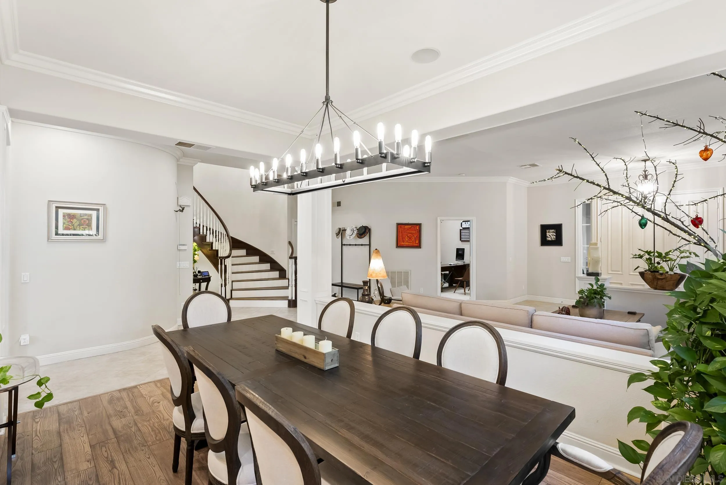 https://cdn.realtyfeed.com/cdn/127/260012440/005ff8e46bcd0b2309b81500313c9ce9.webp