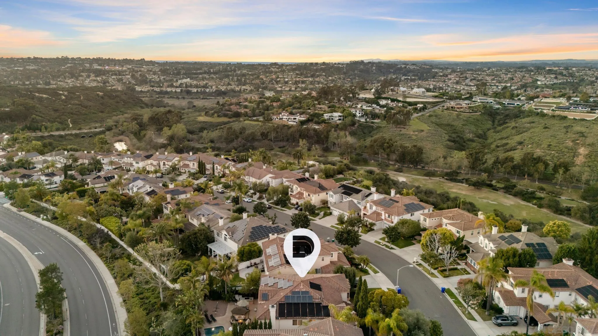 https://cdn.realtyfeed.com/cdn/127/260012440/199f203aa499b258c188b30619b774d2.webp