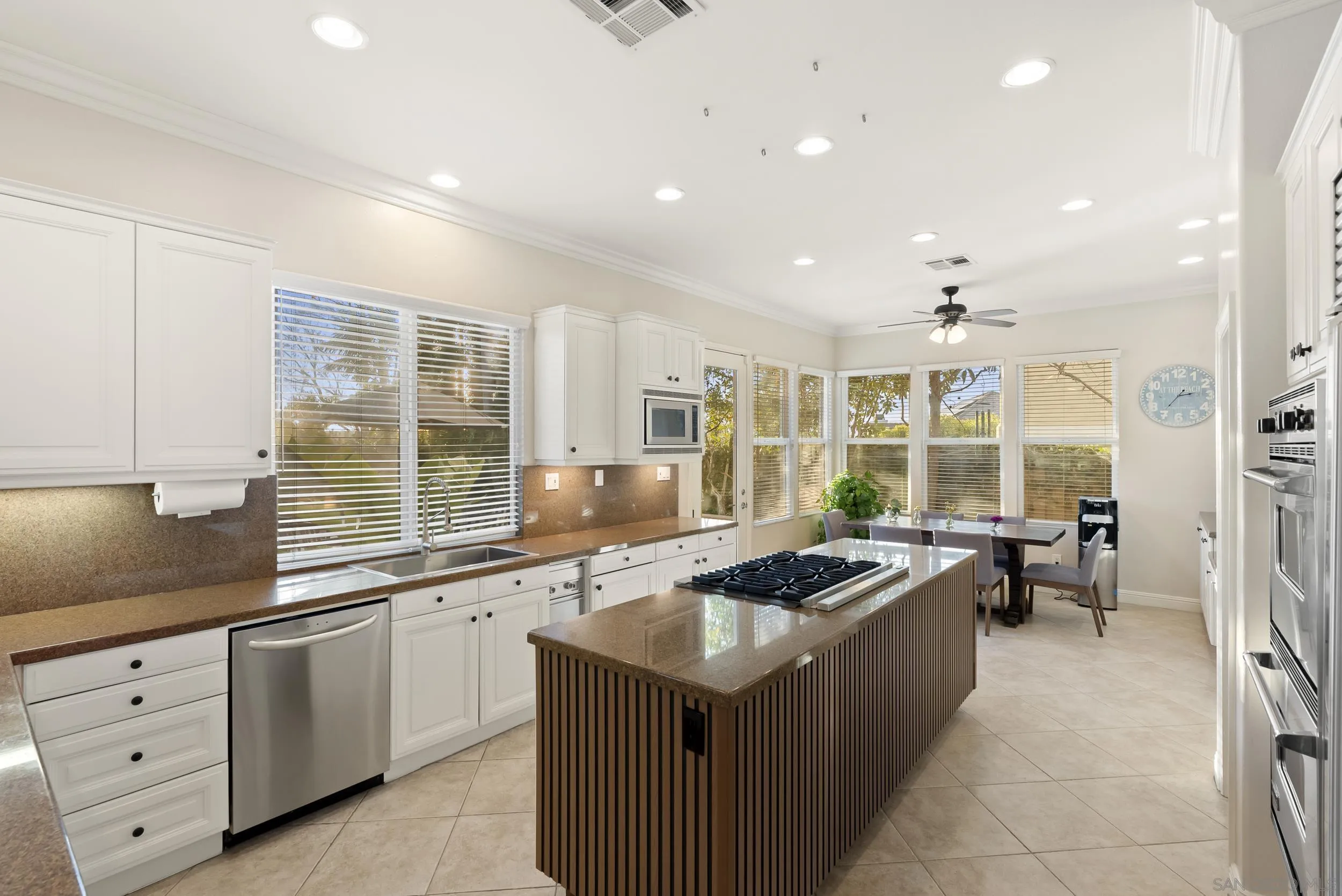 https://cdn.realtyfeed.com/cdn/127/260012440/41f2303f9d604a6e00fab45a40dcdbfc.webp