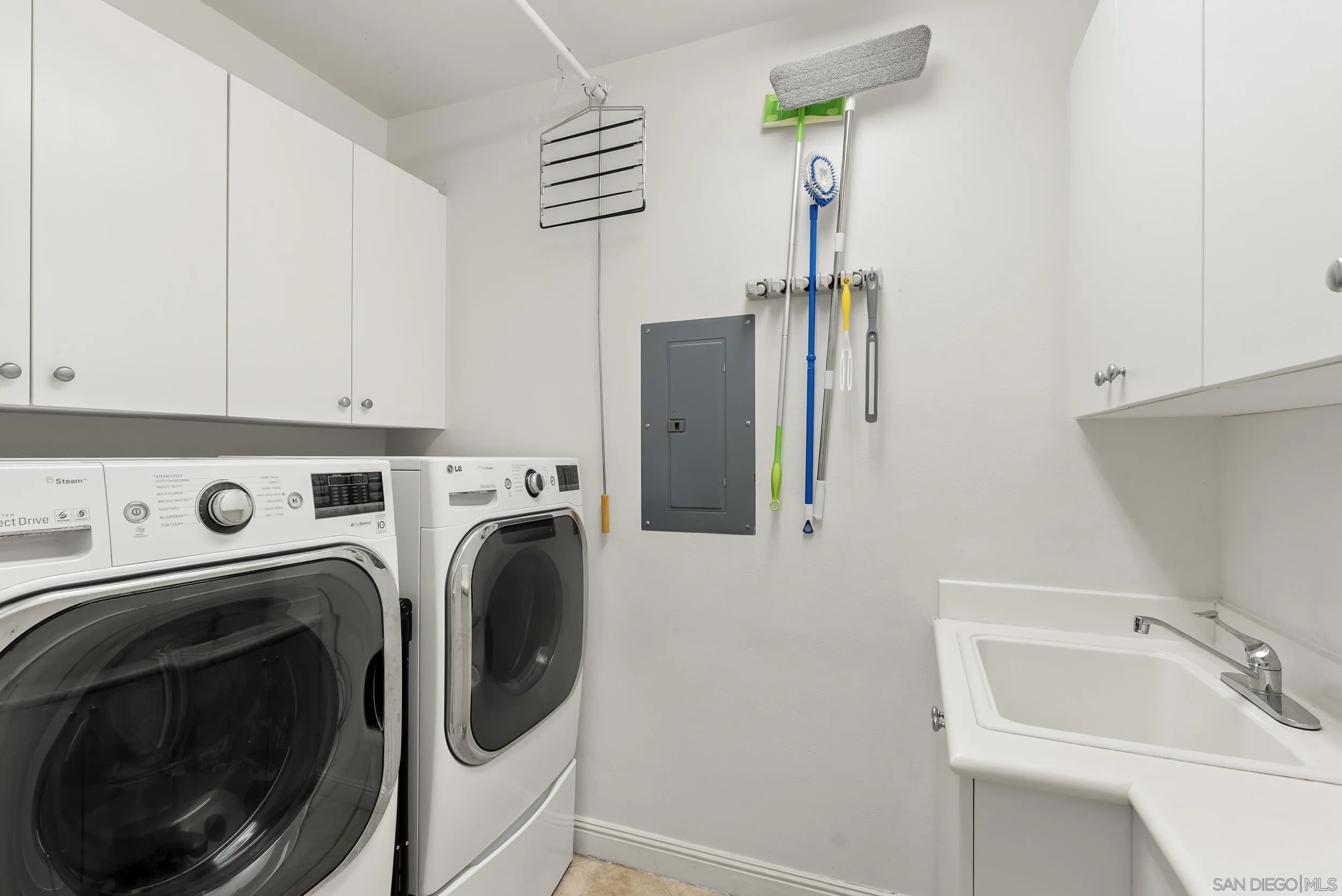 https://cdn.realtyfeed.com/cdn/127/260012440/46f90e661744298992b8df778b829e80.webp