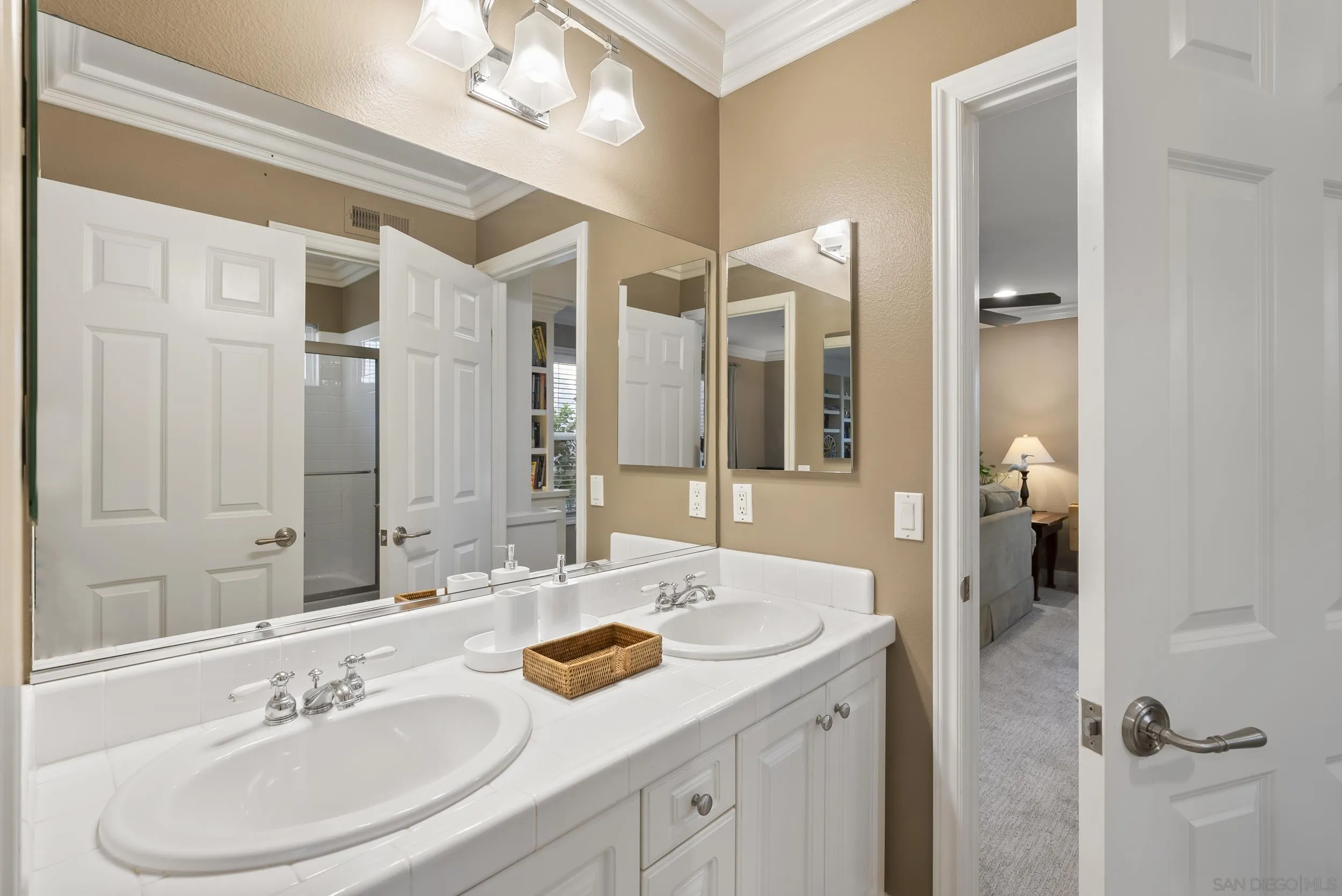 https://cdn.realtyfeed.com/cdn/127/260012440/525cd9c006436367dbb8beb47ef2e2c0.webp