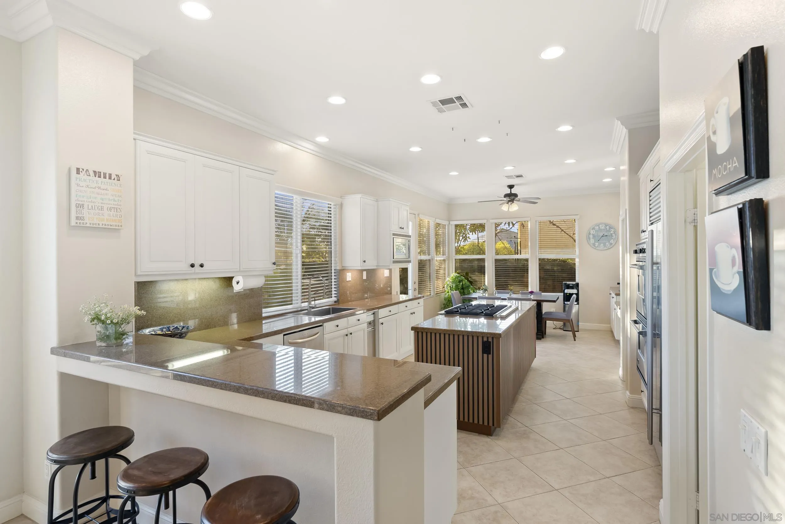 https://cdn.realtyfeed.com/cdn/127/260012440/67ee15b4c52a4b3e4c523af770136034.webp