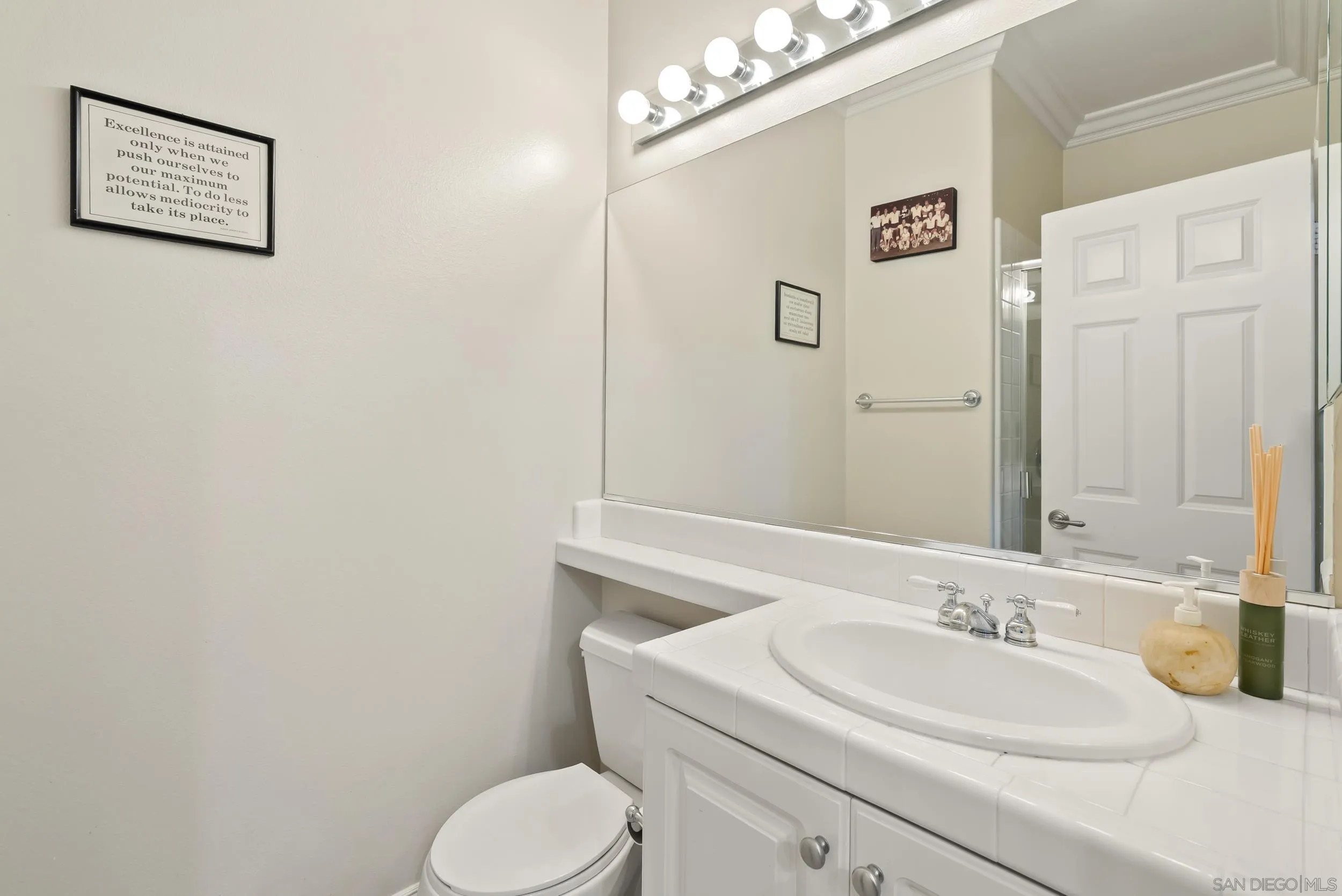 https://cdn.realtyfeed.com/cdn/127/260012440/bfeba38901466f3290c1392e791cb075.webp