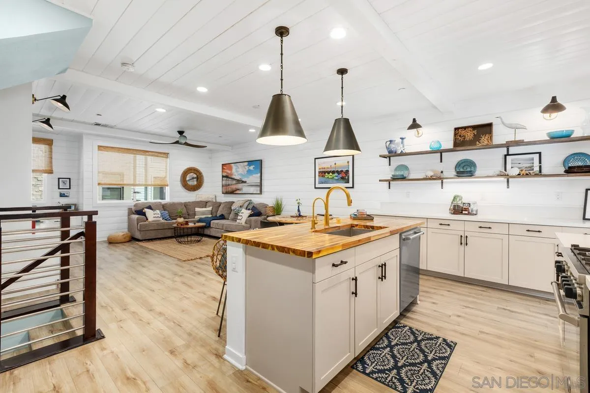 https://cdn.realtyfeed.com/cdn/127/260012443/b011df7aaba18709e1362c0c35ef80b3.webp