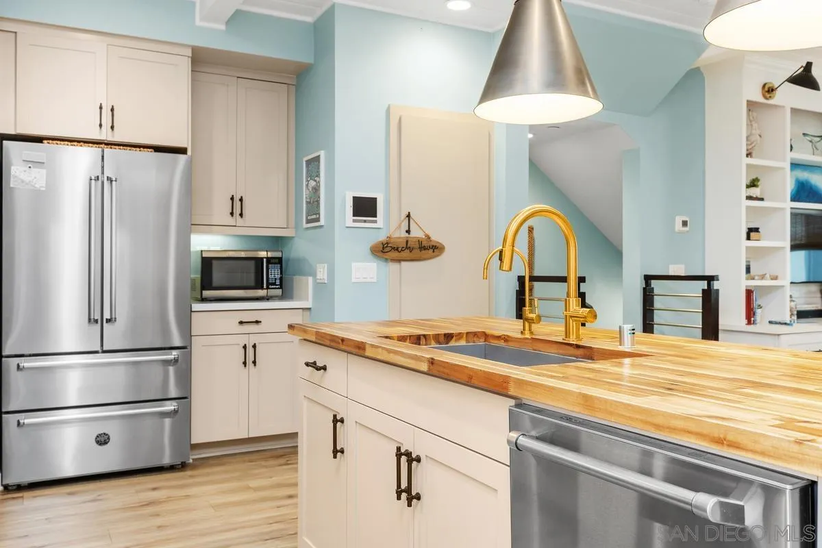 https://cdn.realtyfeed.com/cdn/127/260012443/d18deb9efc0aab0286df8d98f6b0a397.webp