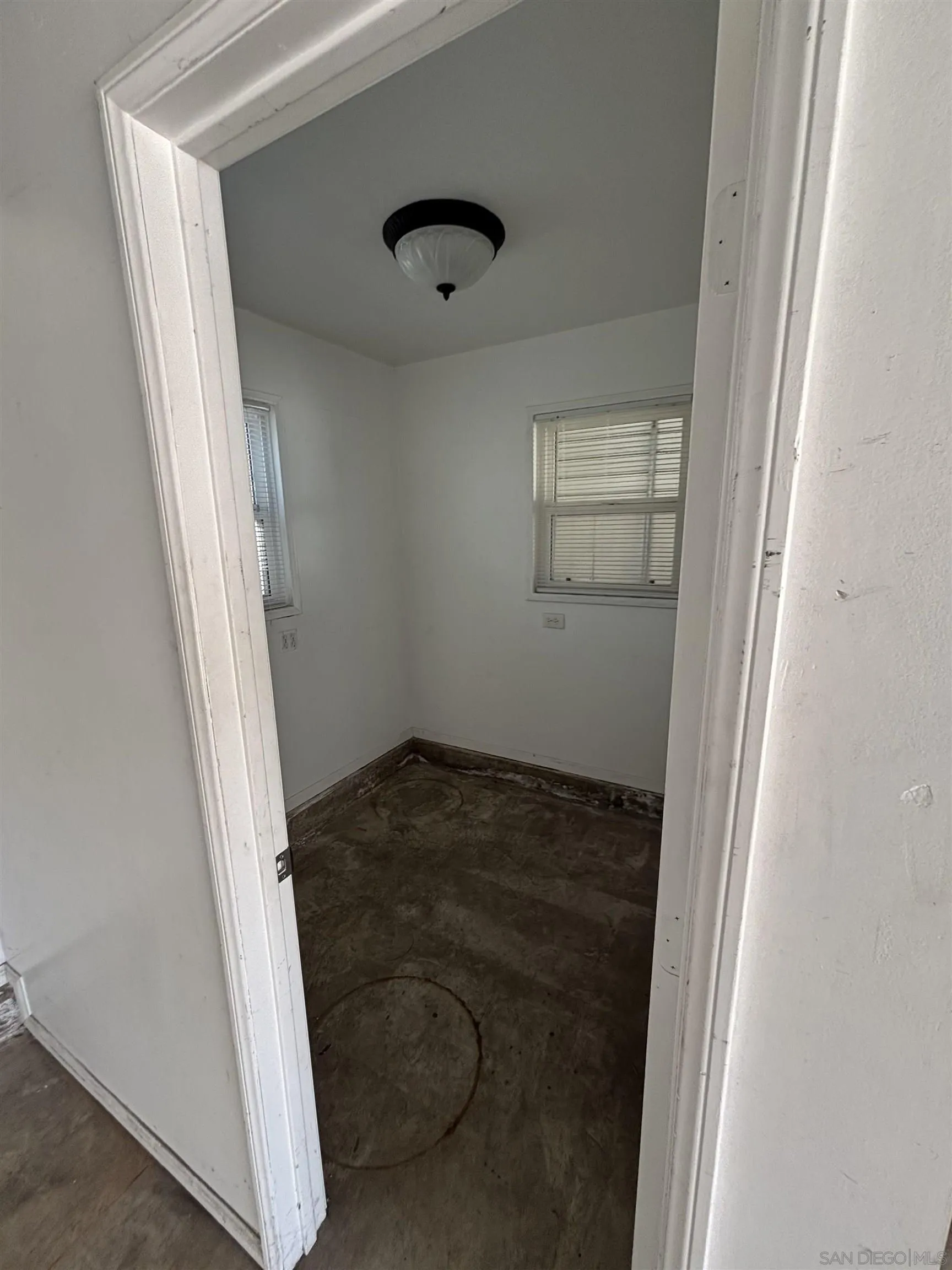 https://cdn.realtyfeed.com/cdn/127/260012445/09830af69367b86627fc57130dbd4b80.webp