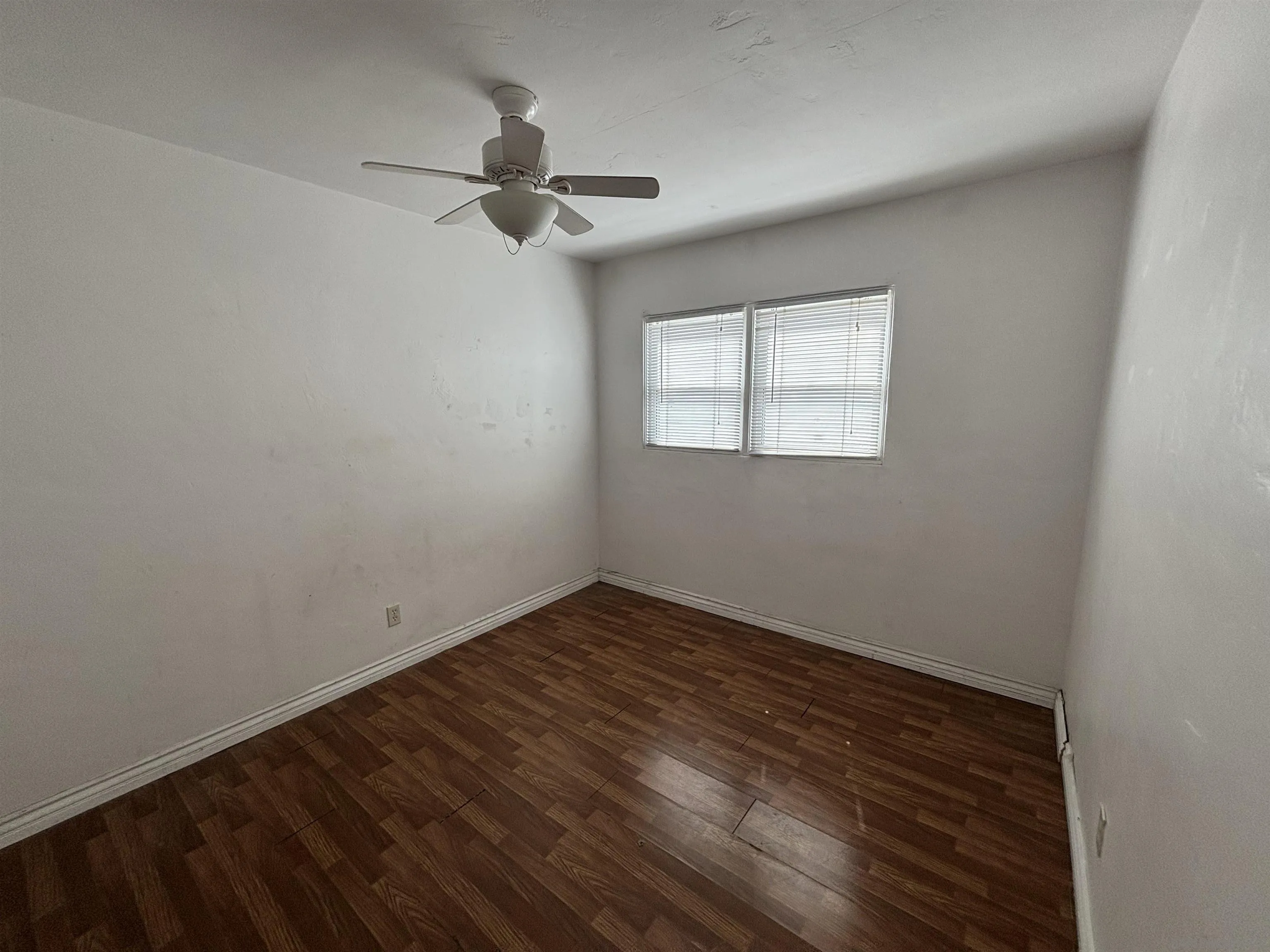 https://cdn.realtyfeed.com/cdn/127/260012445/2cf890f48910279f38a5b771e2021cd9.webp