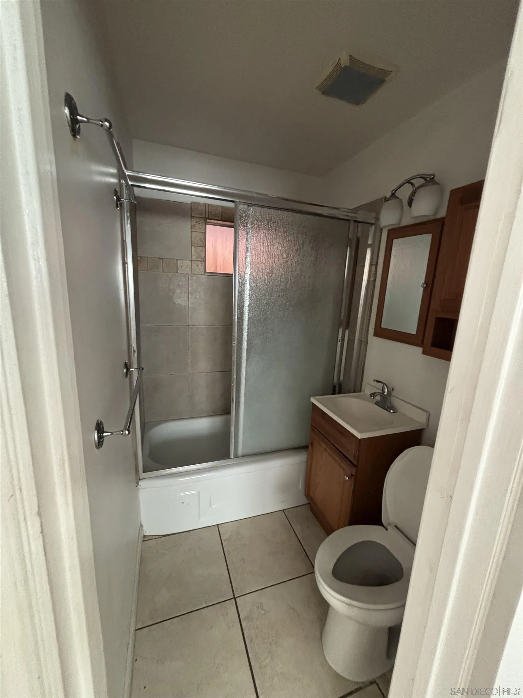 https://cdn.realtyfeed.com/cdn/127/260012445/381c7fff5e9aba7aa44ff41a81bad6cd.webp