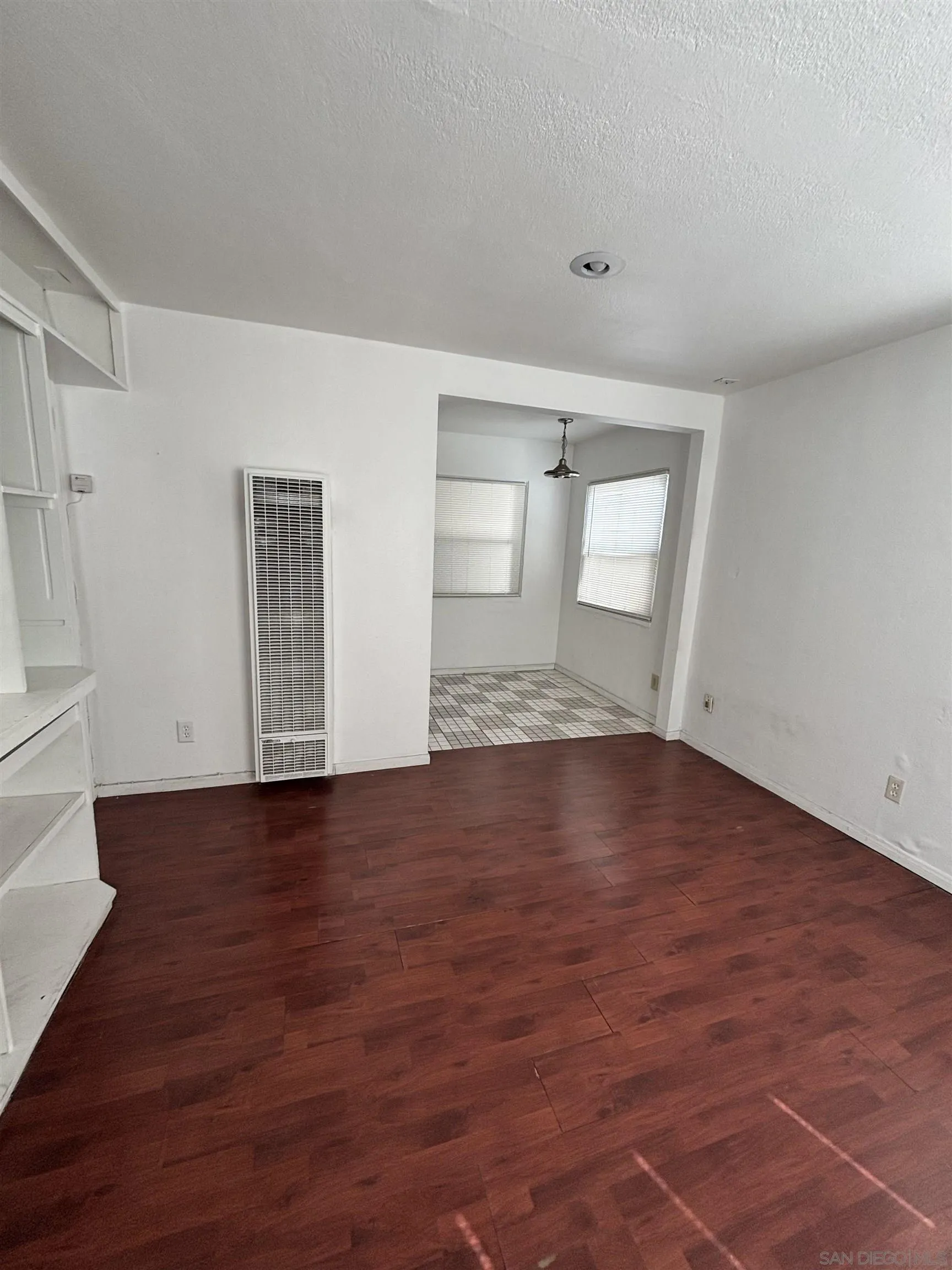 https://cdn.realtyfeed.com/cdn/127/260012445/4b74c7bf74f5a1685f5f5d66d5313d82.webp