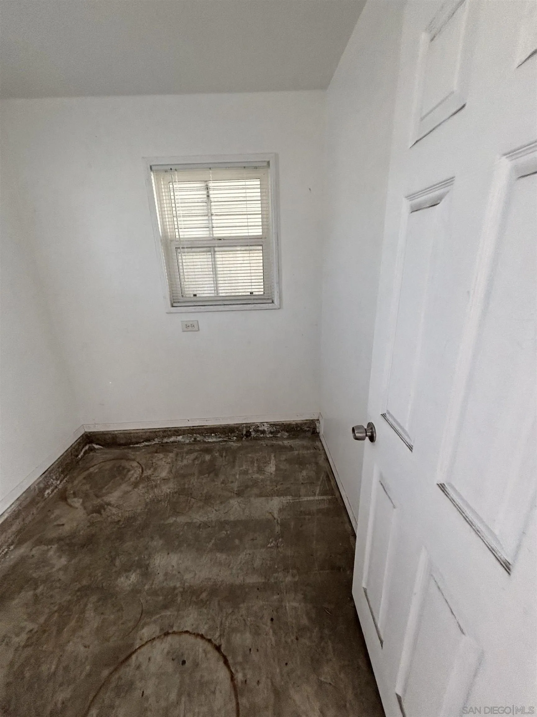 https://cdn.realtyfeed.com/cdn/127/260012445/4bd3f96bb43cbd2aeb538f3baab3c368.webp