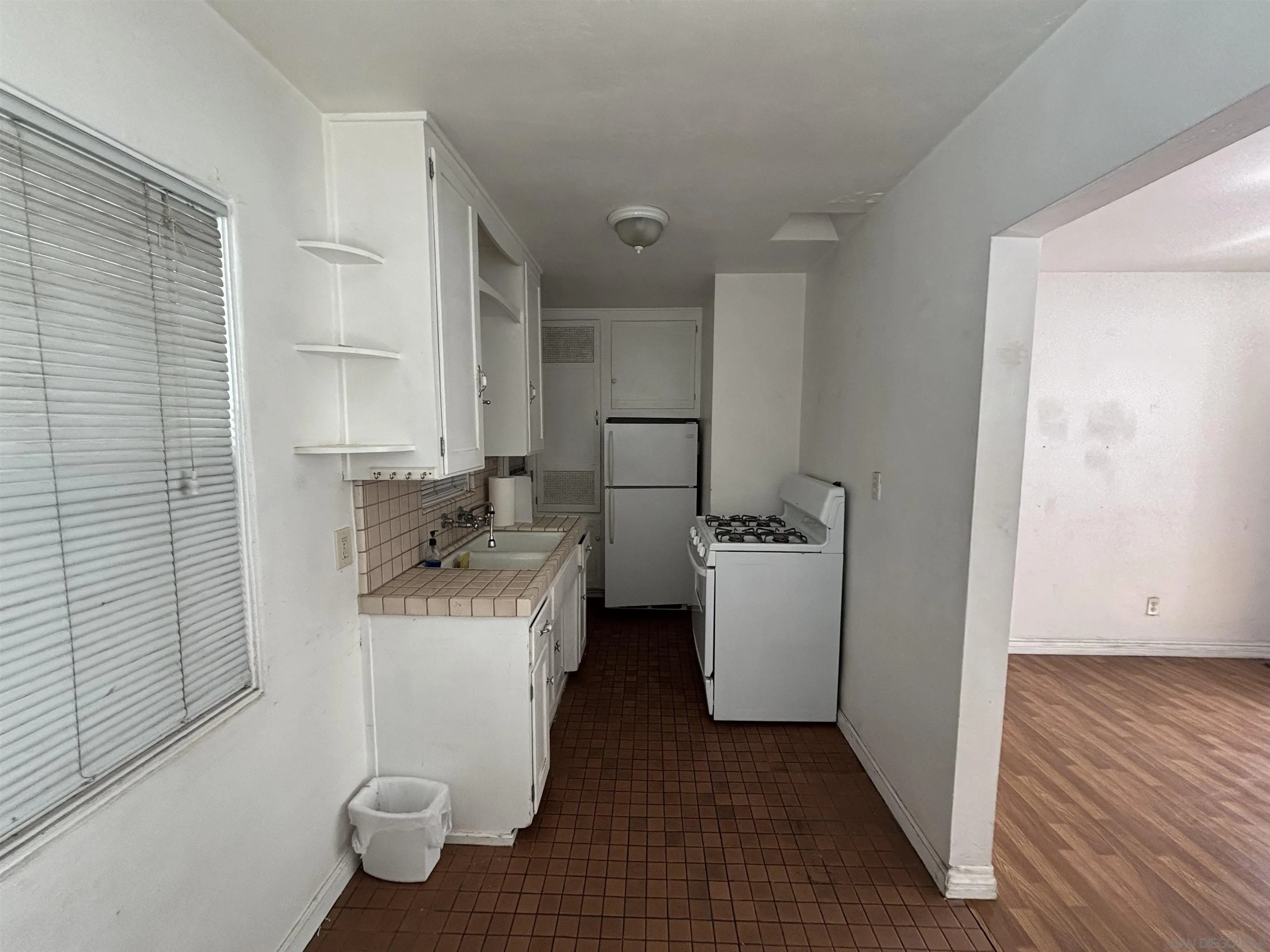 https://cdn.realtyfeed.com/cdn/127/260012445/74fa2c54a1c861257b37a326c94e7399.webp