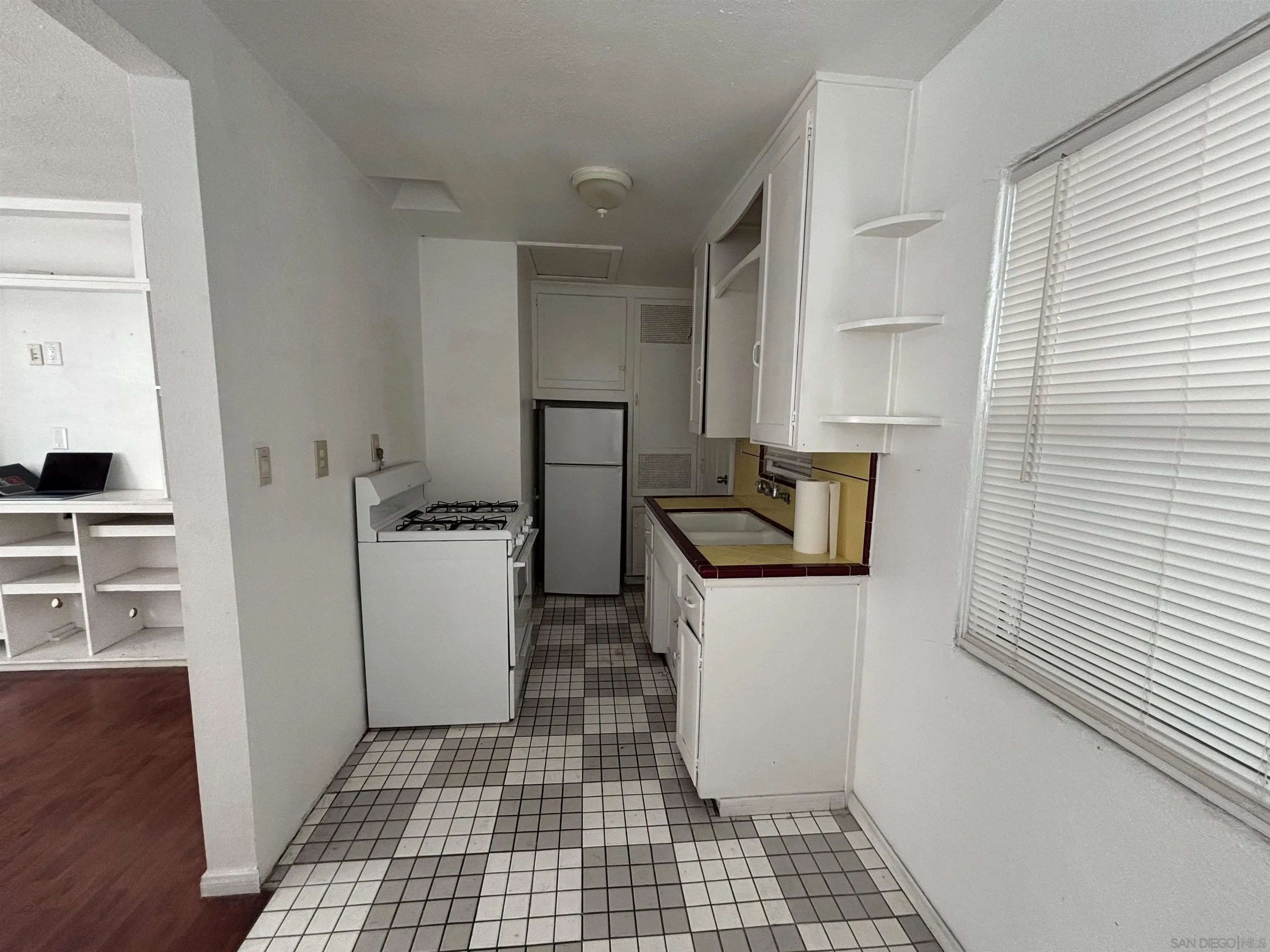 https://cdn.realtyfeed.com/cdn/127/260012445/871ae1a27a979806584794580a78cbc9.webp