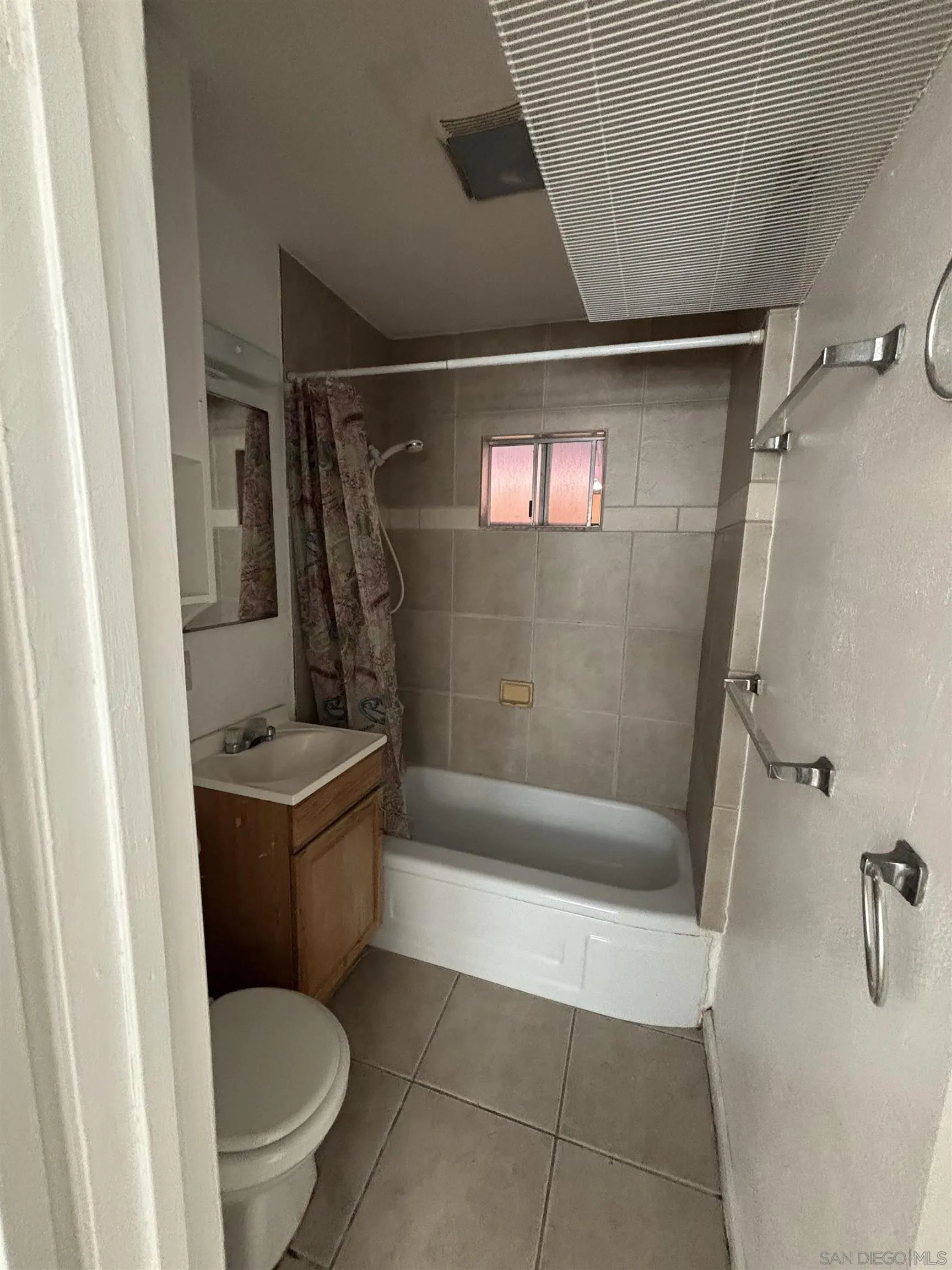 https://cdn.realtyfeed.com/cdn/127/260012445/b275592efa042411320b02fca809c443.webp