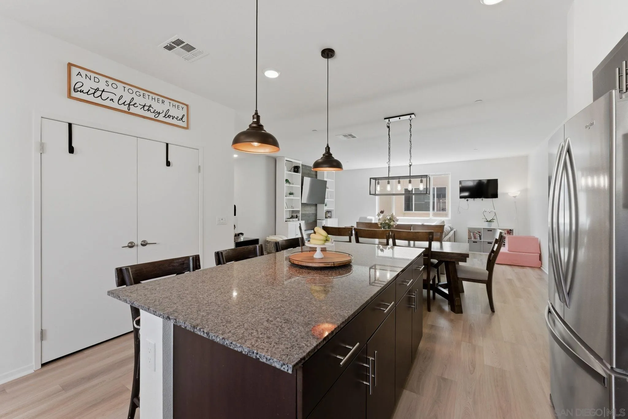 https://cdn.realtyfeed.com/cdn/127/260012446/031b24ffc8e1248c7061da8d49befcce.webp