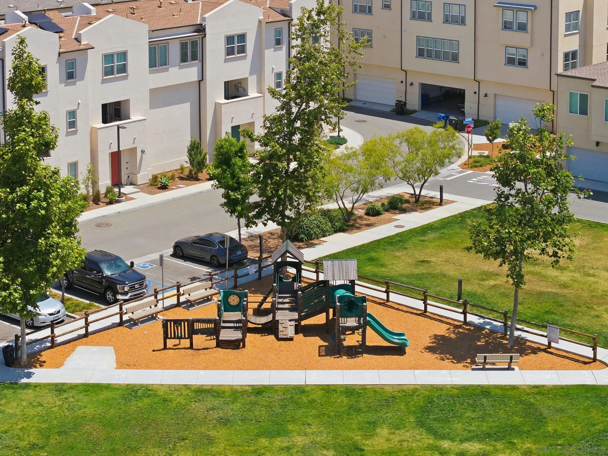 https://cdn.realtyfeed.com/cdn/127/260012446/388dd35cc85b377645bee17e0f5e19da.webp