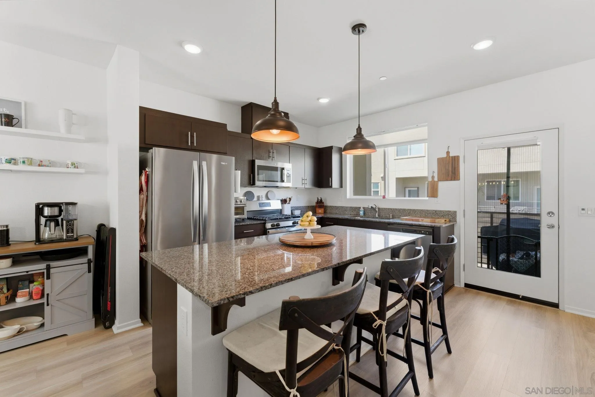 https://cdn.realtyfeed.com/cdn/127/260012446/fc42253fd8614eefaabe2523a623e011.webp