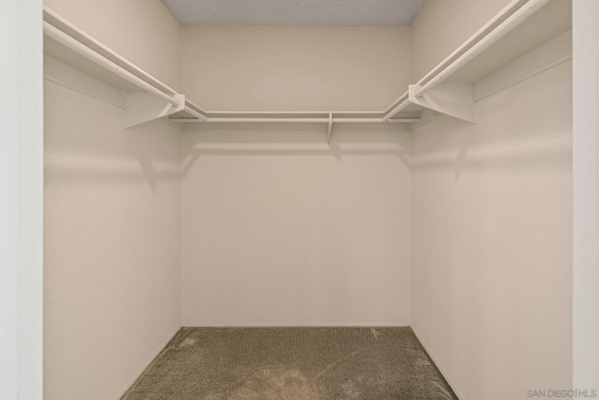 Photo #12: 260012452 Listing: Photo #12