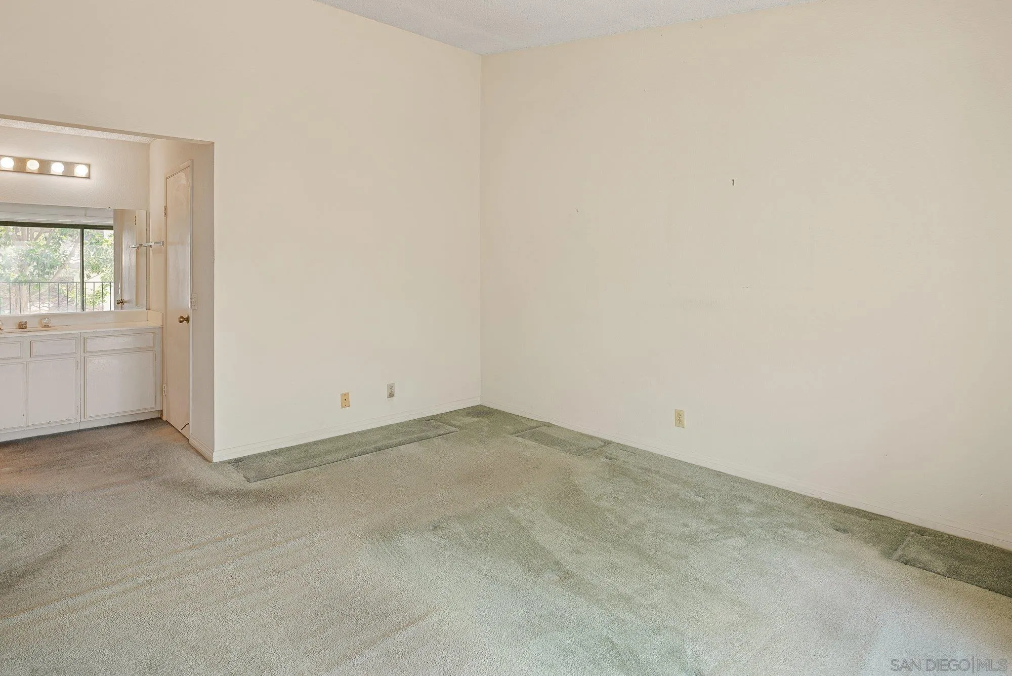 Photo #9: 260012452 Listing: Photo #9