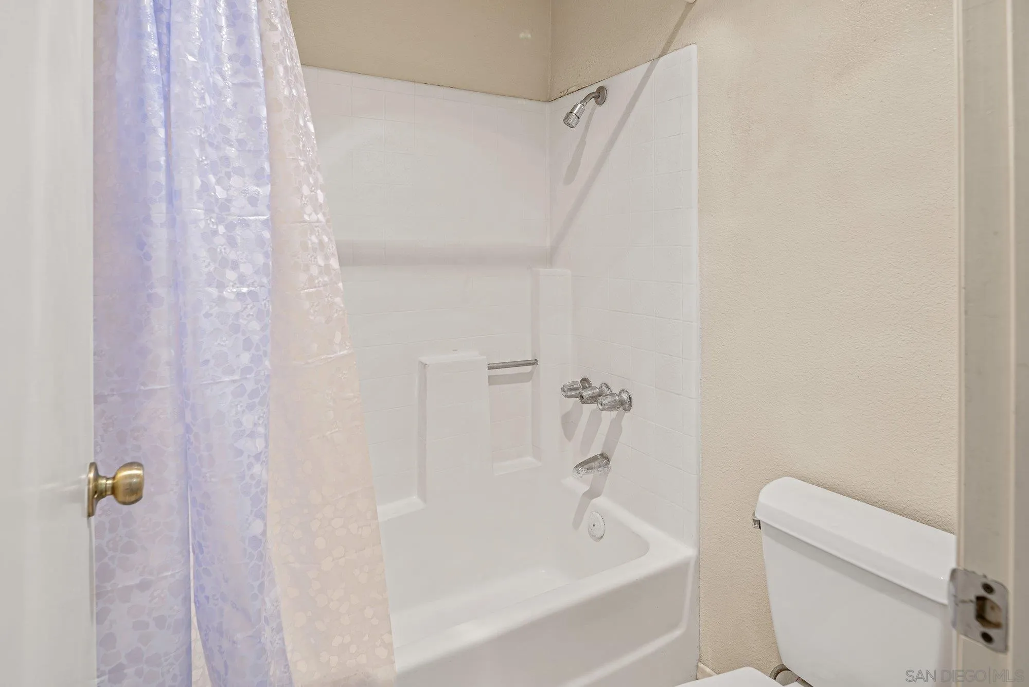 Photo #11: 260012452 Listing: Photo #11