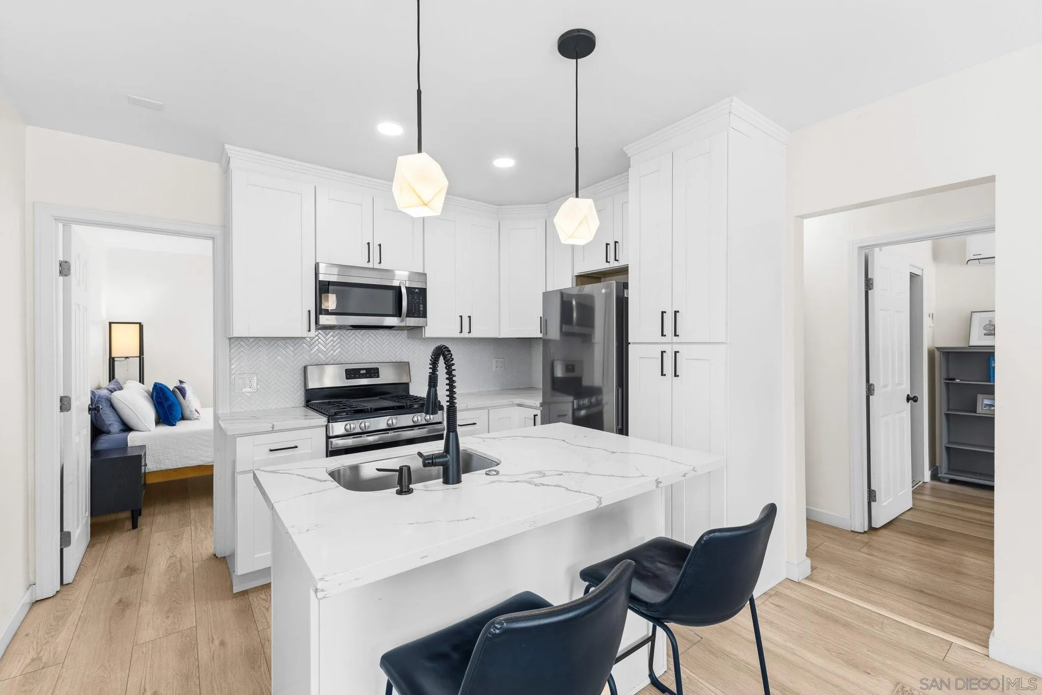https://cdn.realtyfeed.com/cdn/127/260012465/7acce0184f0bcaa75f397dcd80c83cbb.webp