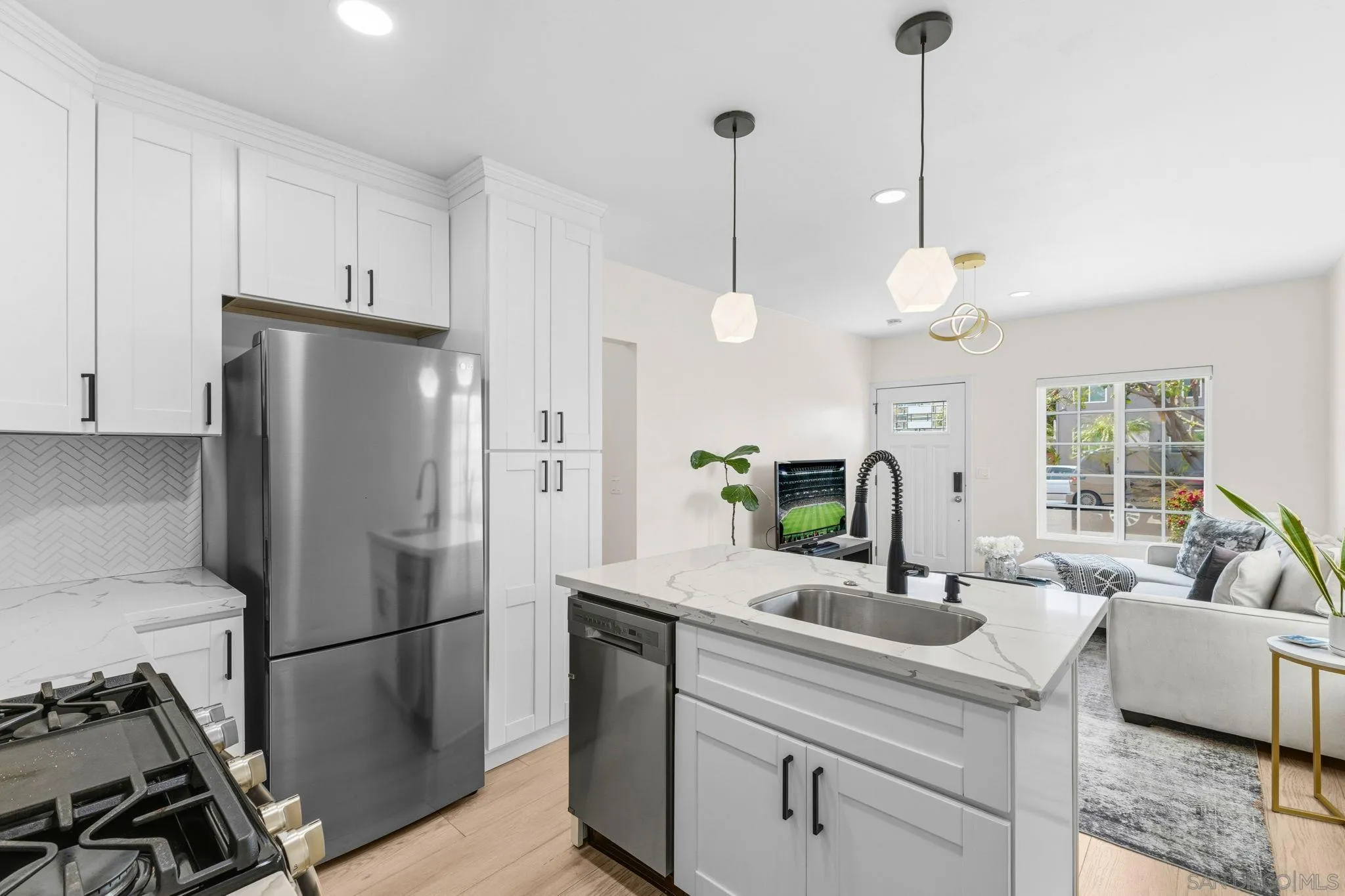 https://cdn.realtyfeed.com/cdn/127/260012465/b56b42a71043dc93b99343d0d3cdc5a2.webp