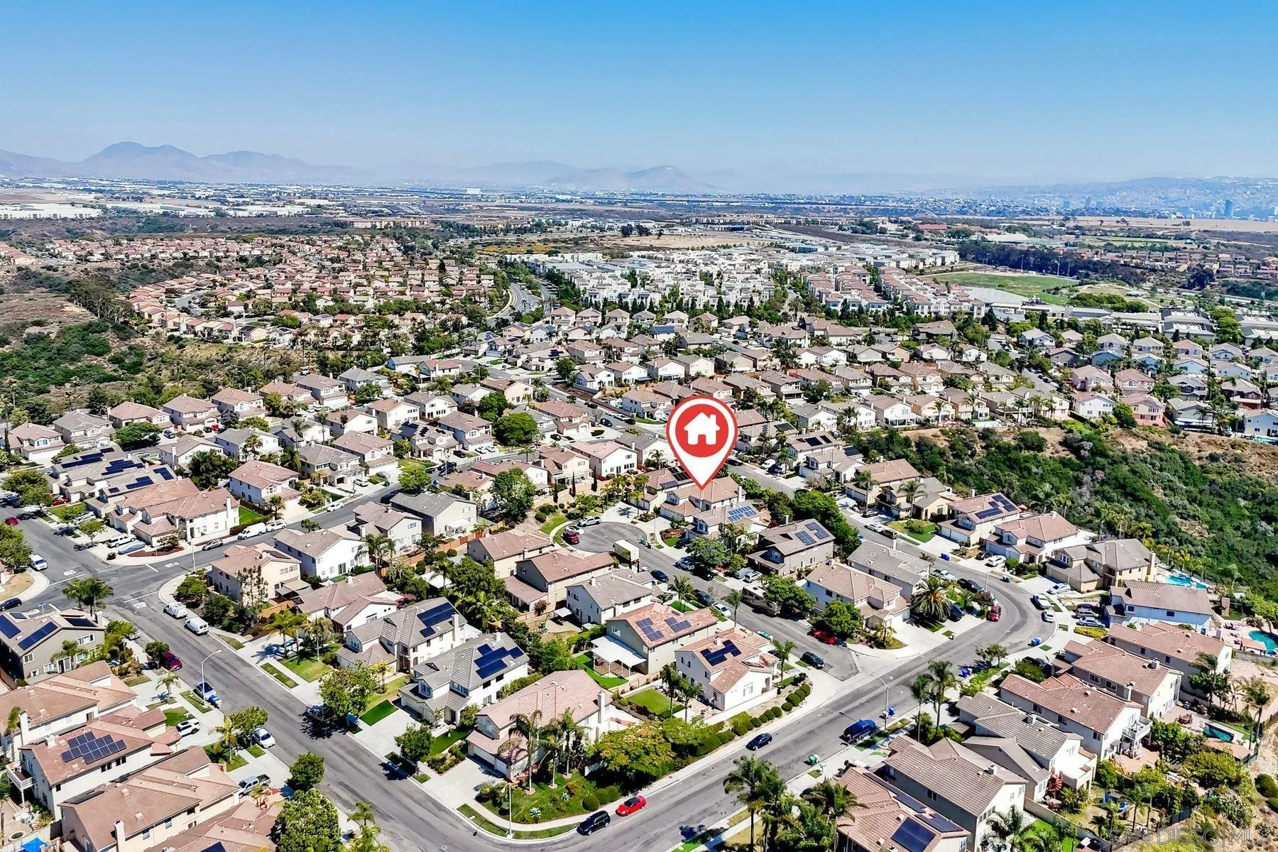 https://cdn.realtyfeed.com/cdn/127/260012467/70266a8f8707448ddaf8882c94a849d5.webp