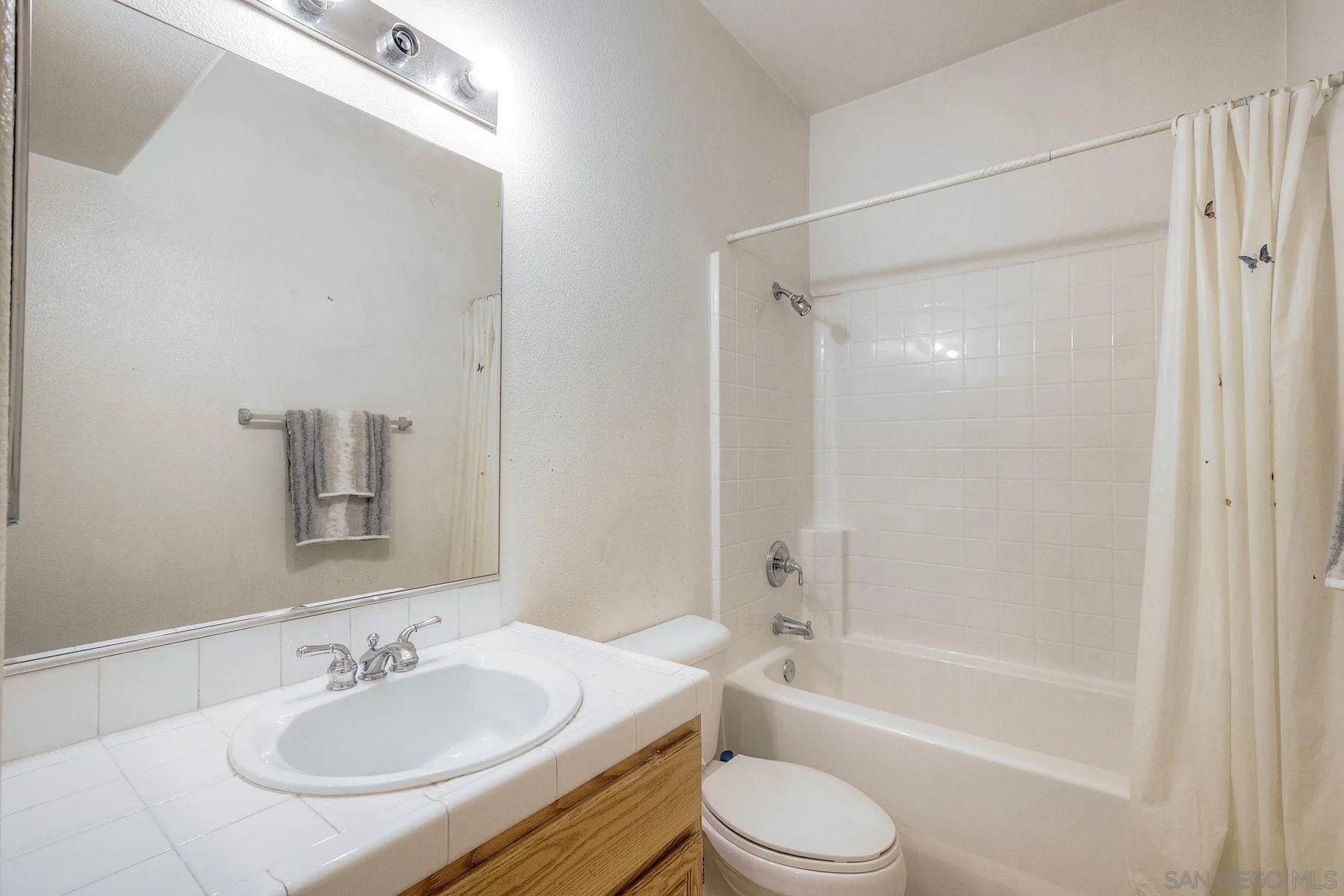 https://cdn.realtyfeed.com/cdn/127/260012467/8ce52d8a3cdec0d28c757a94867932d6.webp