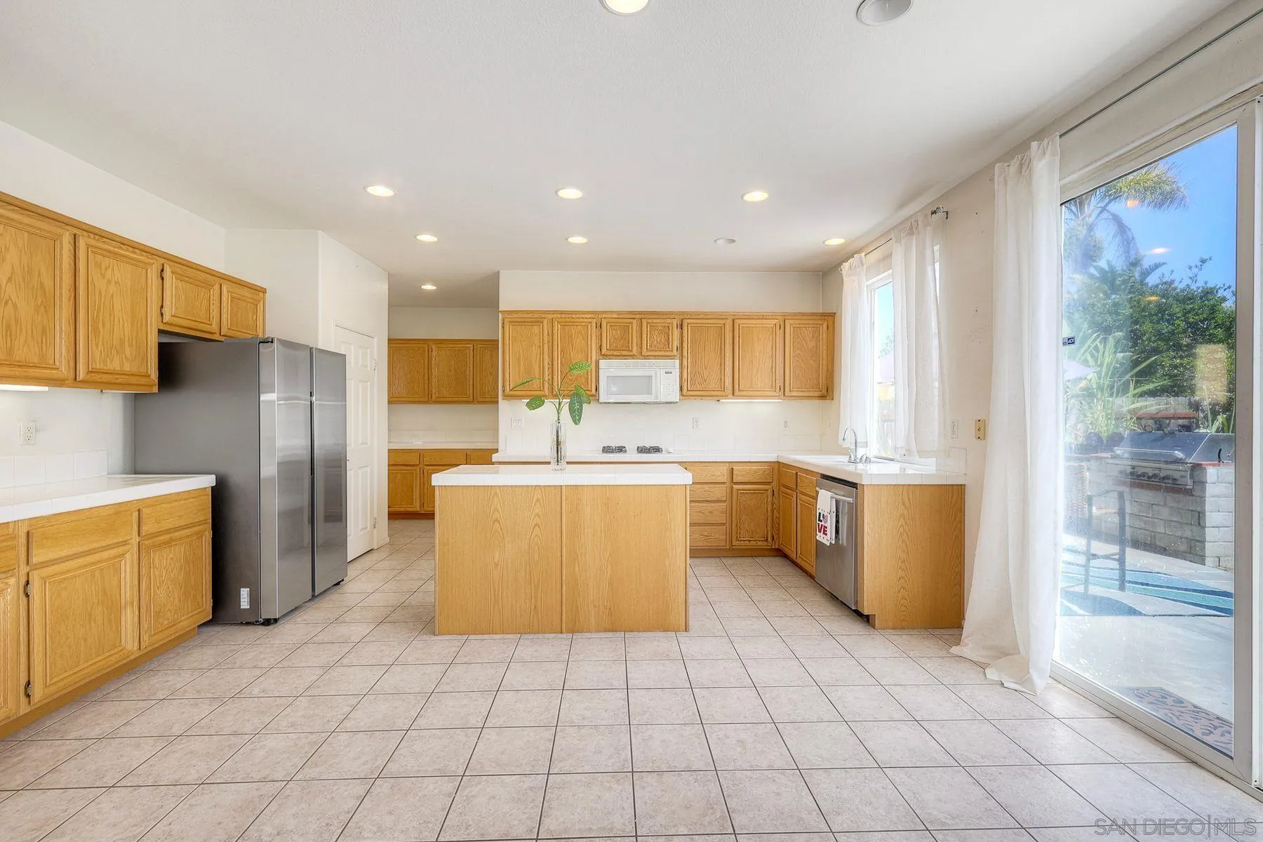 https://cdn.realtyfeed.com/cdn/127/260012467/a438bba29d7d61c91aa8965e84de39da.webp