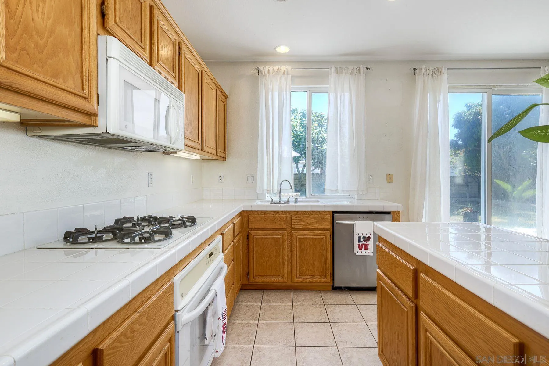 https://cdn.realtyfeed.com/cdn/127/260012467/c2f1bc7f18838885acd958bba474eae7.webp