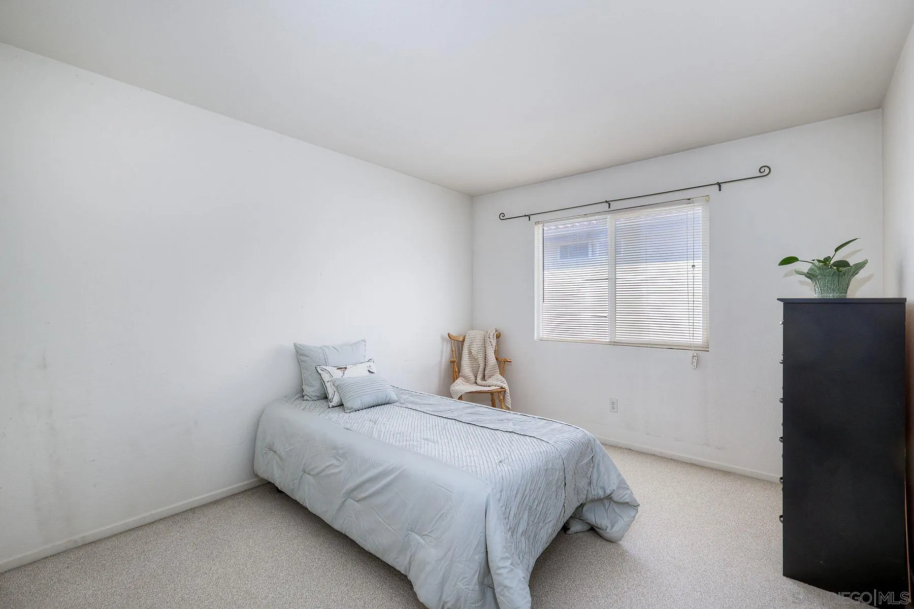 https://cdn.realtyfeed.com/cdn/127/260012467/d1647386f195f115e470e319930916a3.webp