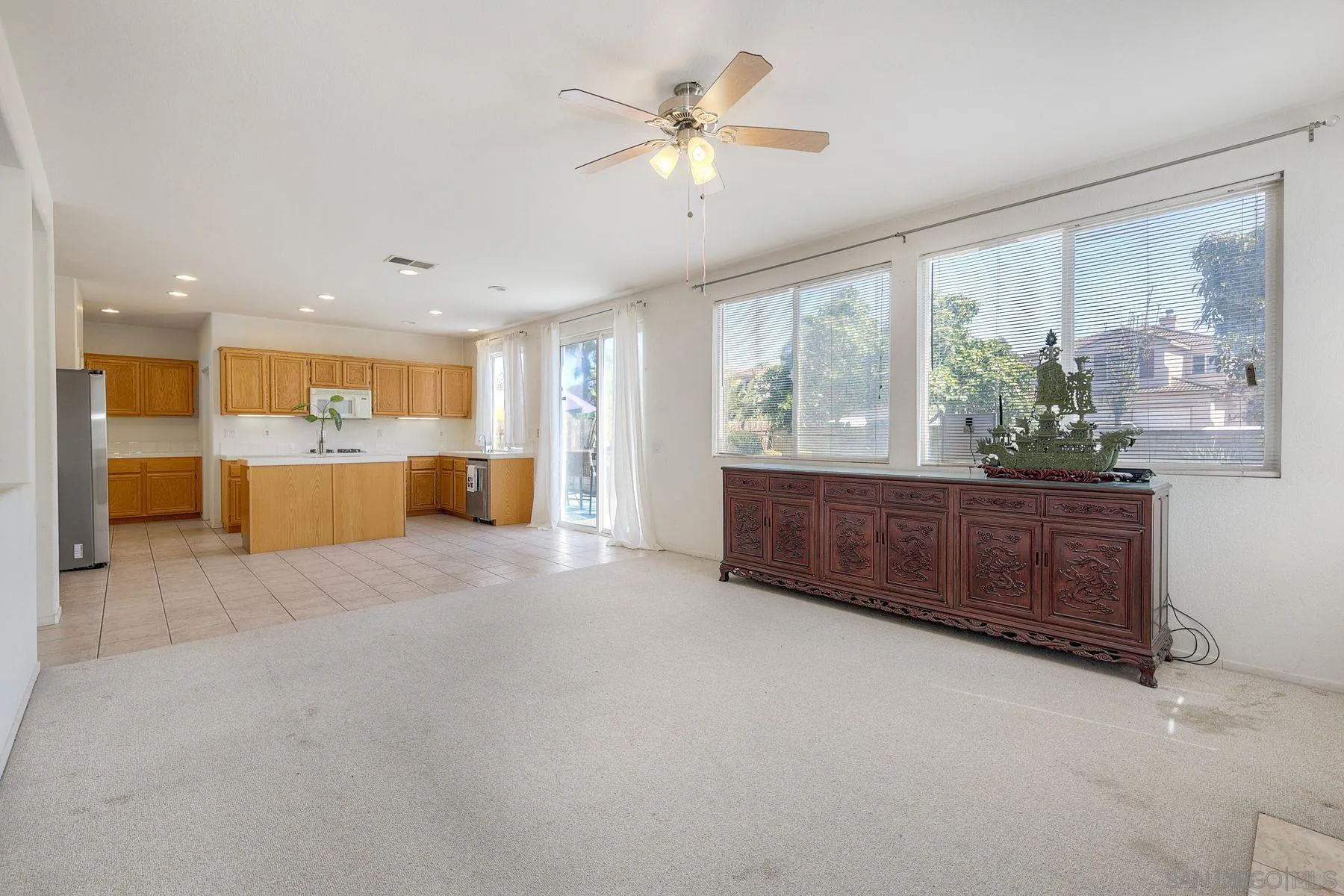 https://cdn.realtyfeed.com/cdn/127/260012467/deb28b8ef73d84a2165b68f24366009a.webp
